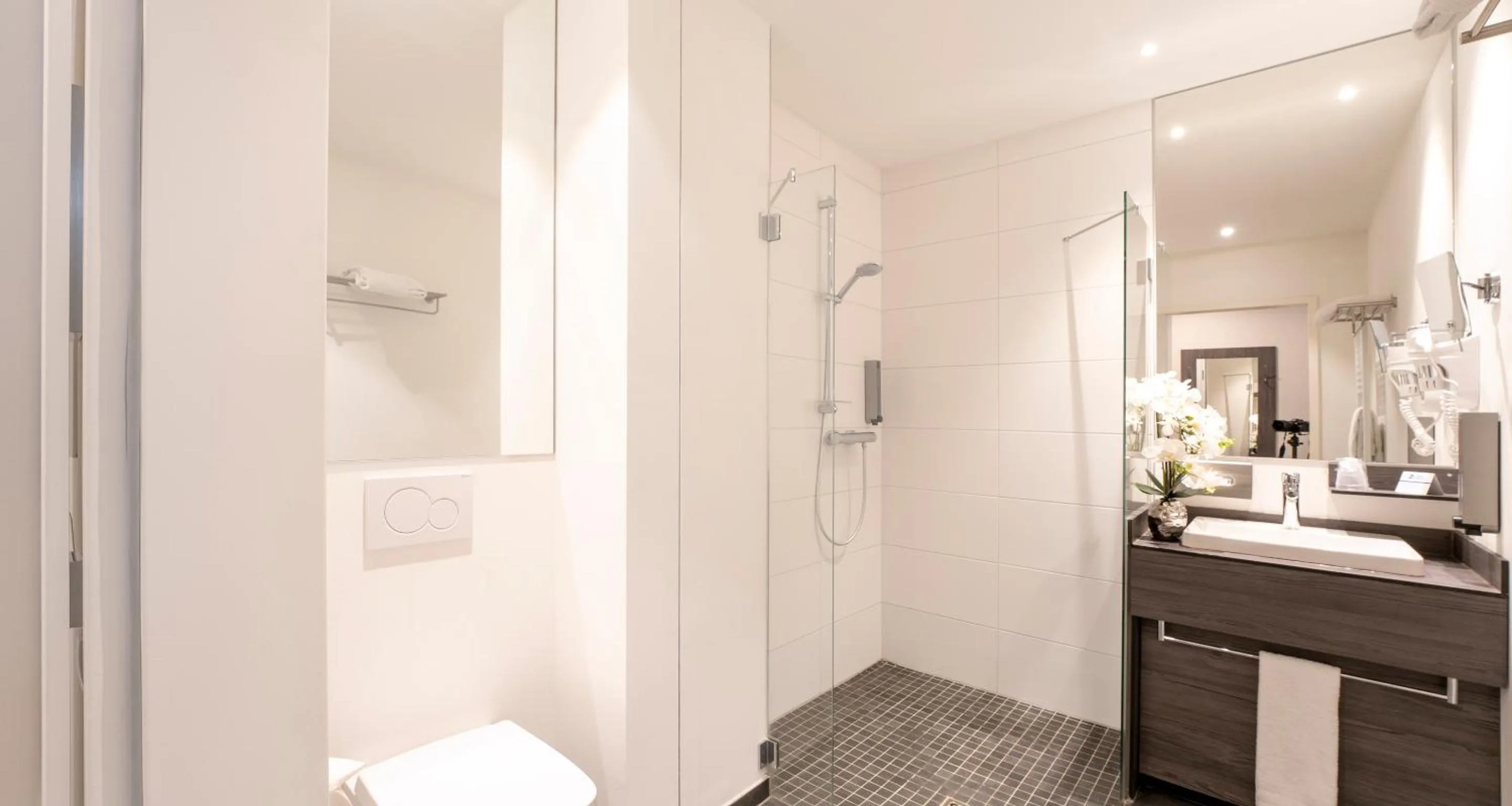 Bathroom in Best Western Plaza Hotel Mannheim