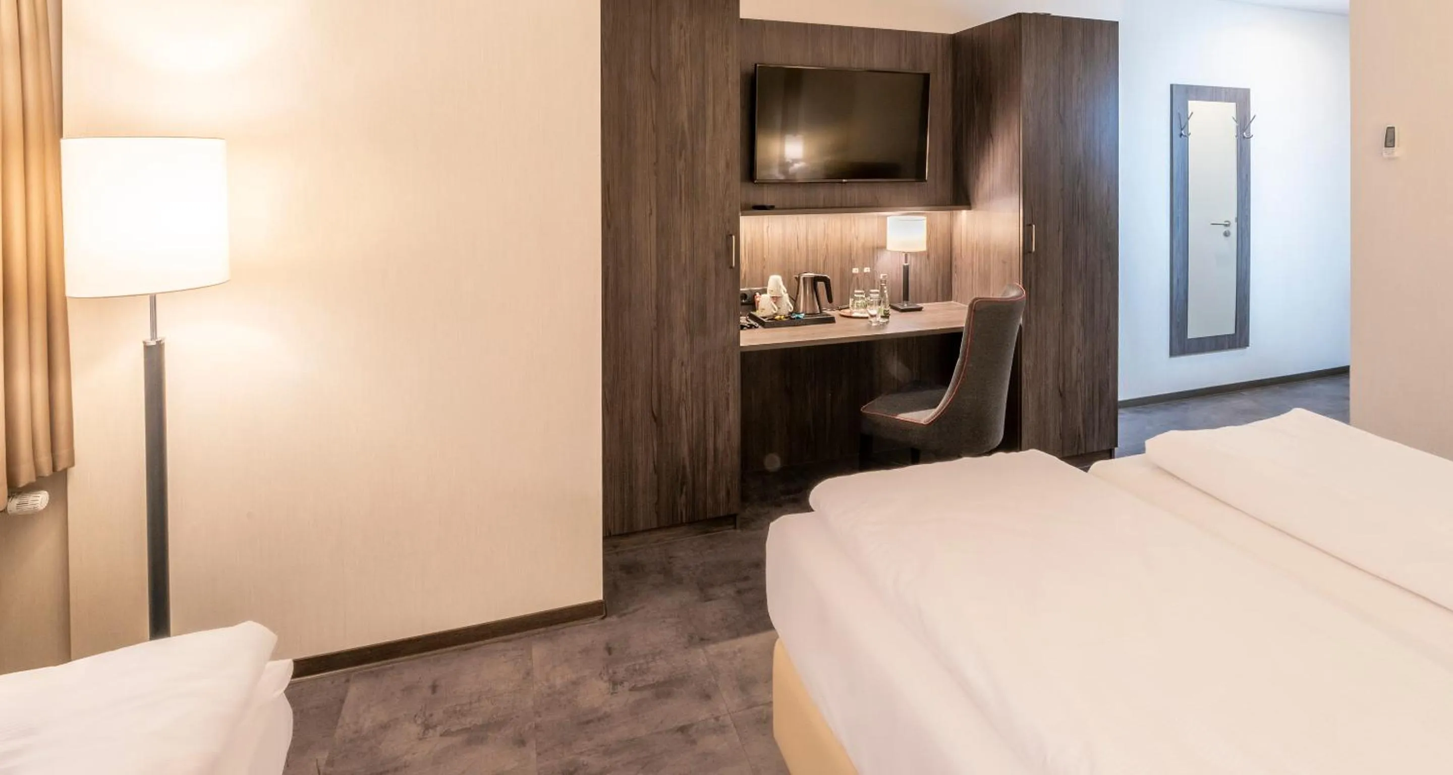 Photo of the whole room, Bed in Best Western Plaza Hotel Mannheim