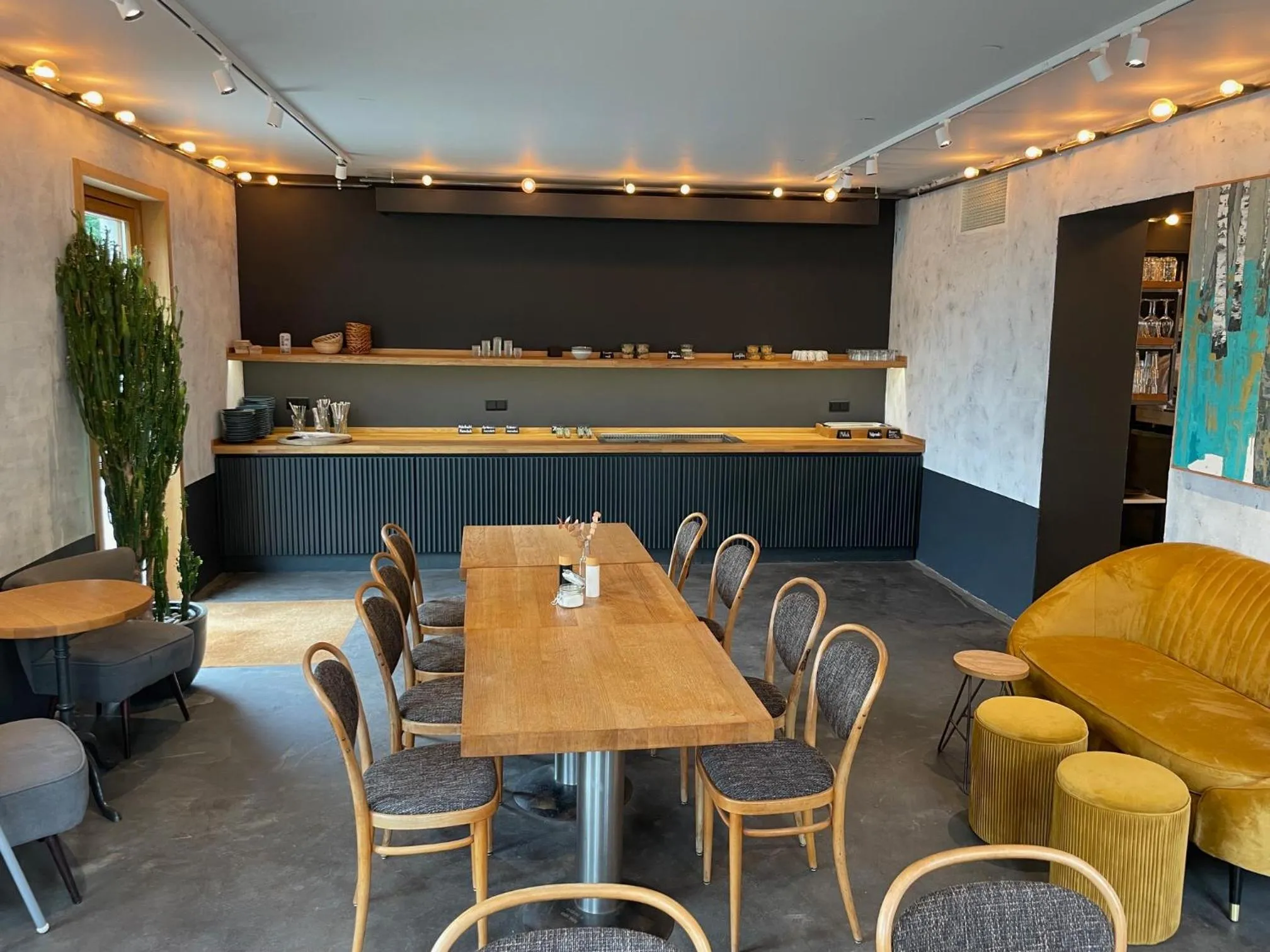 Breakfast in Hotel Tari