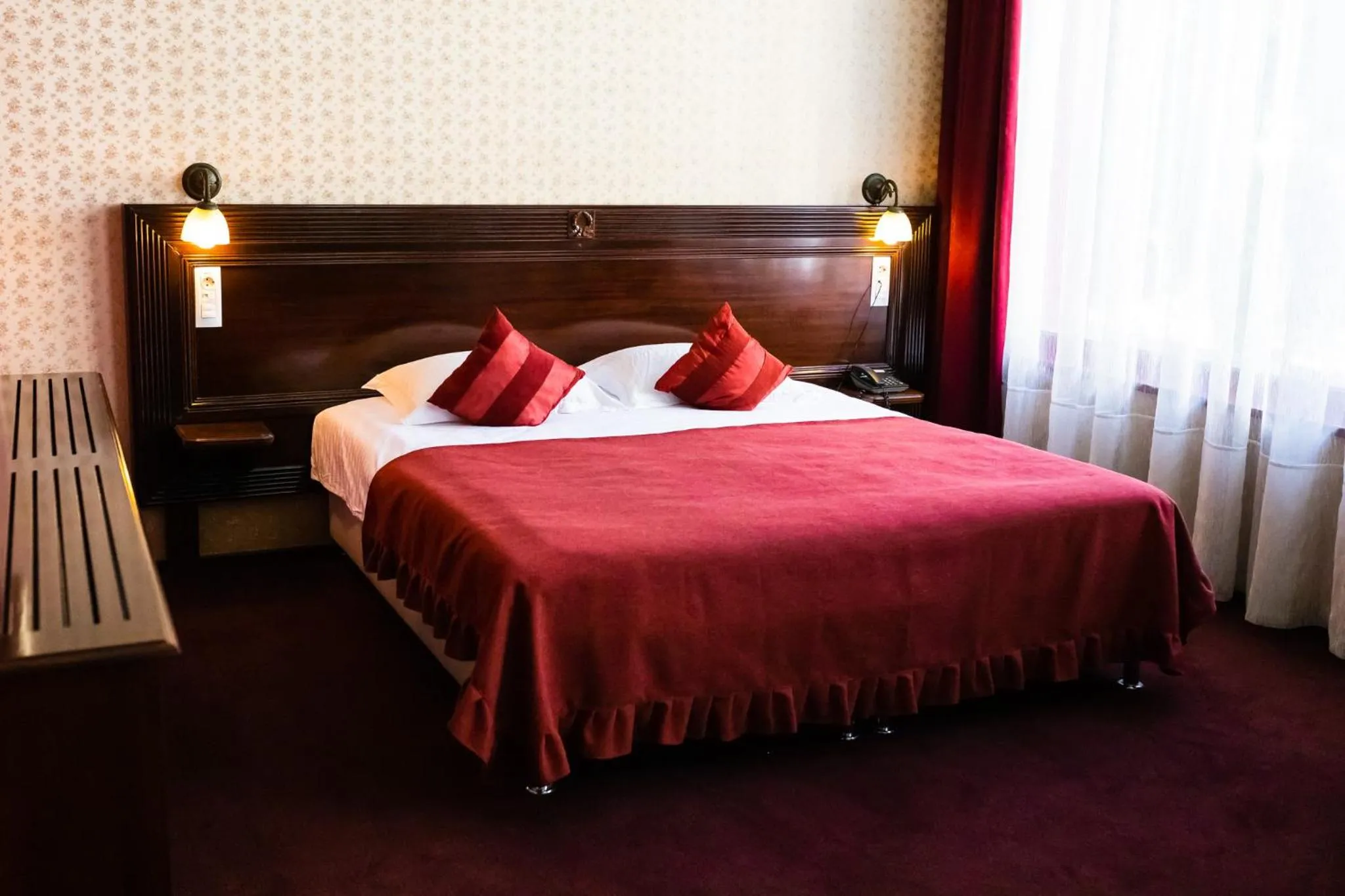 Bed in Daily Plaza Hotel