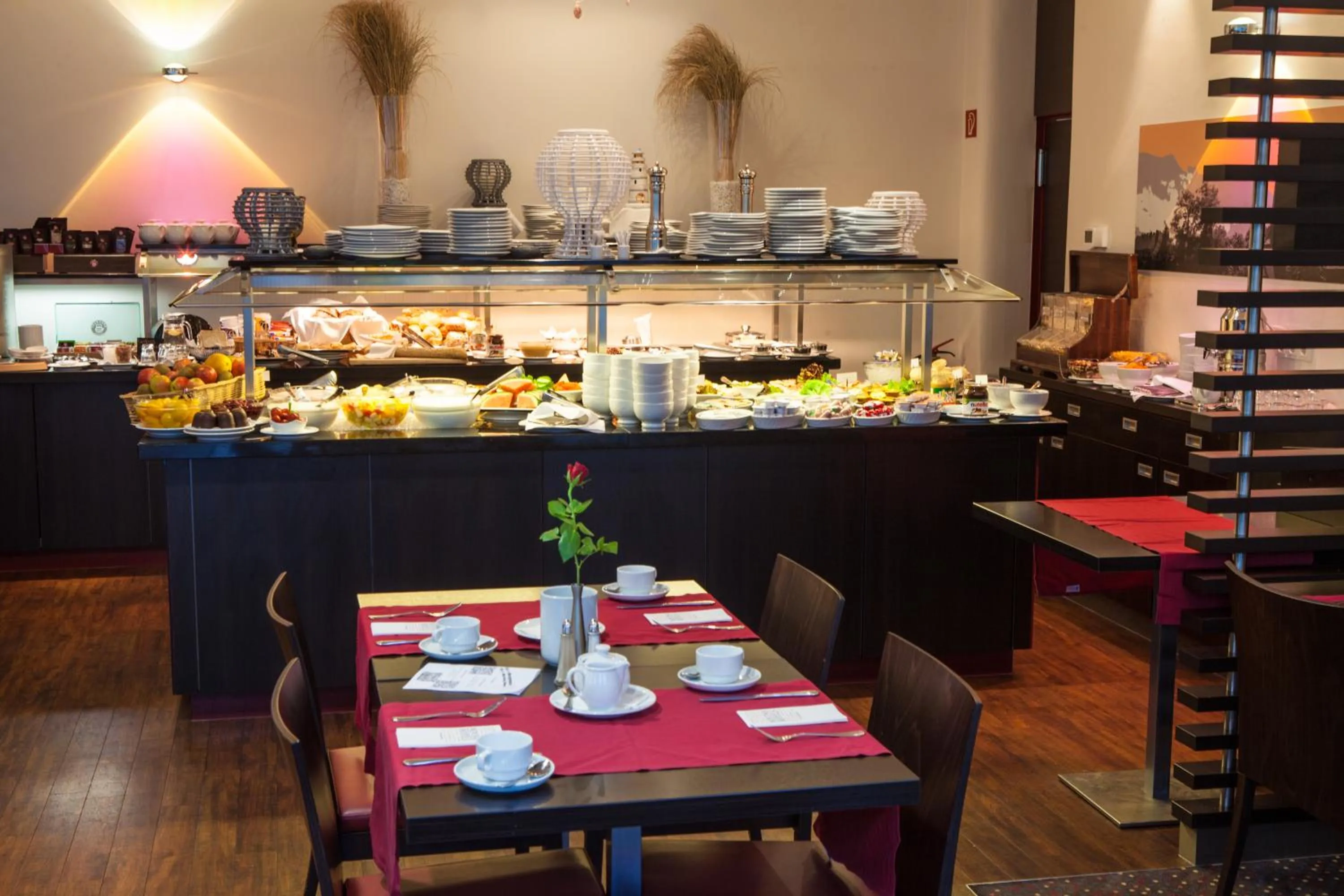 Restaurant/places to eat in Novina Hotel Tillypark