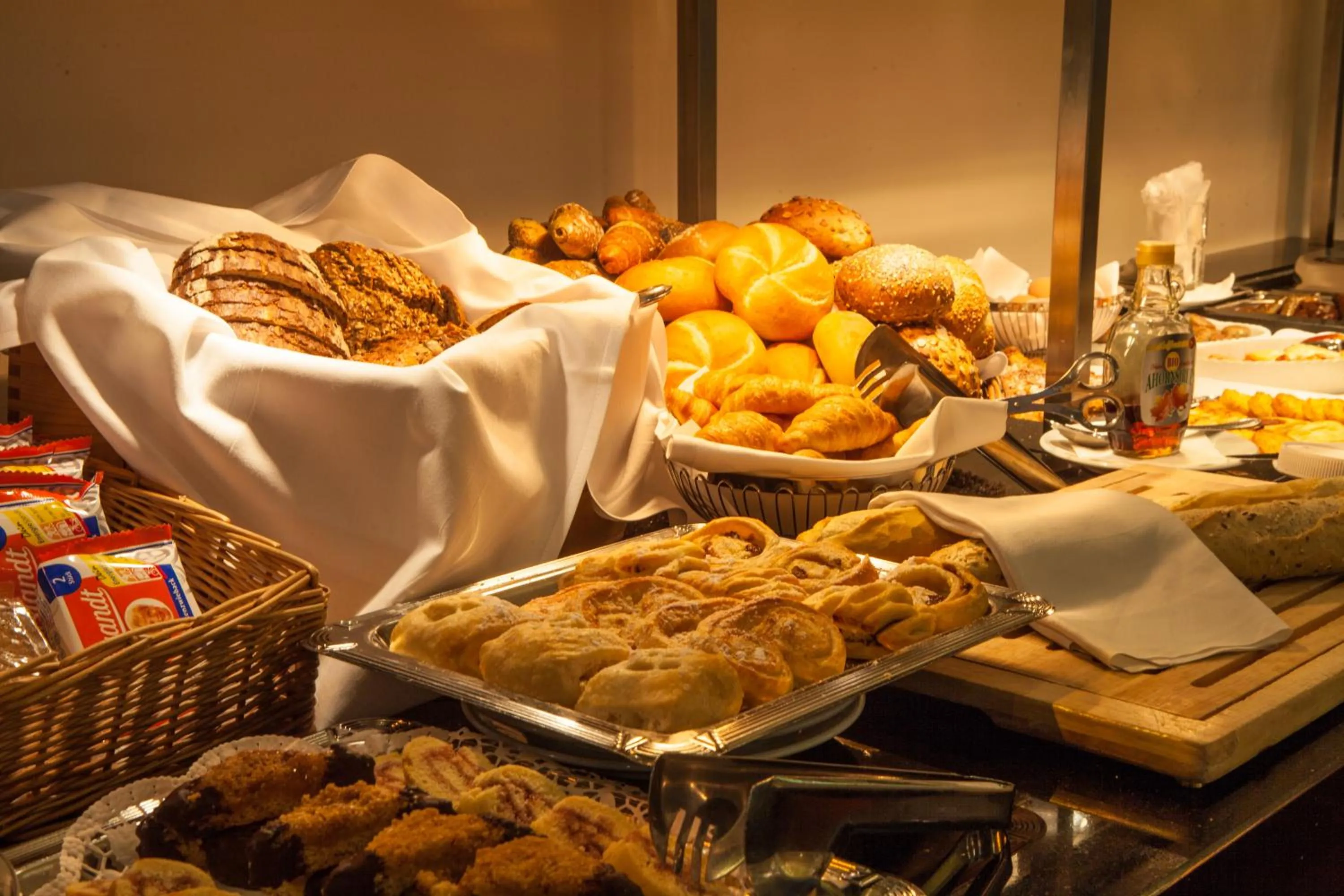 Food and drinks in Novina Hotel Tillypark