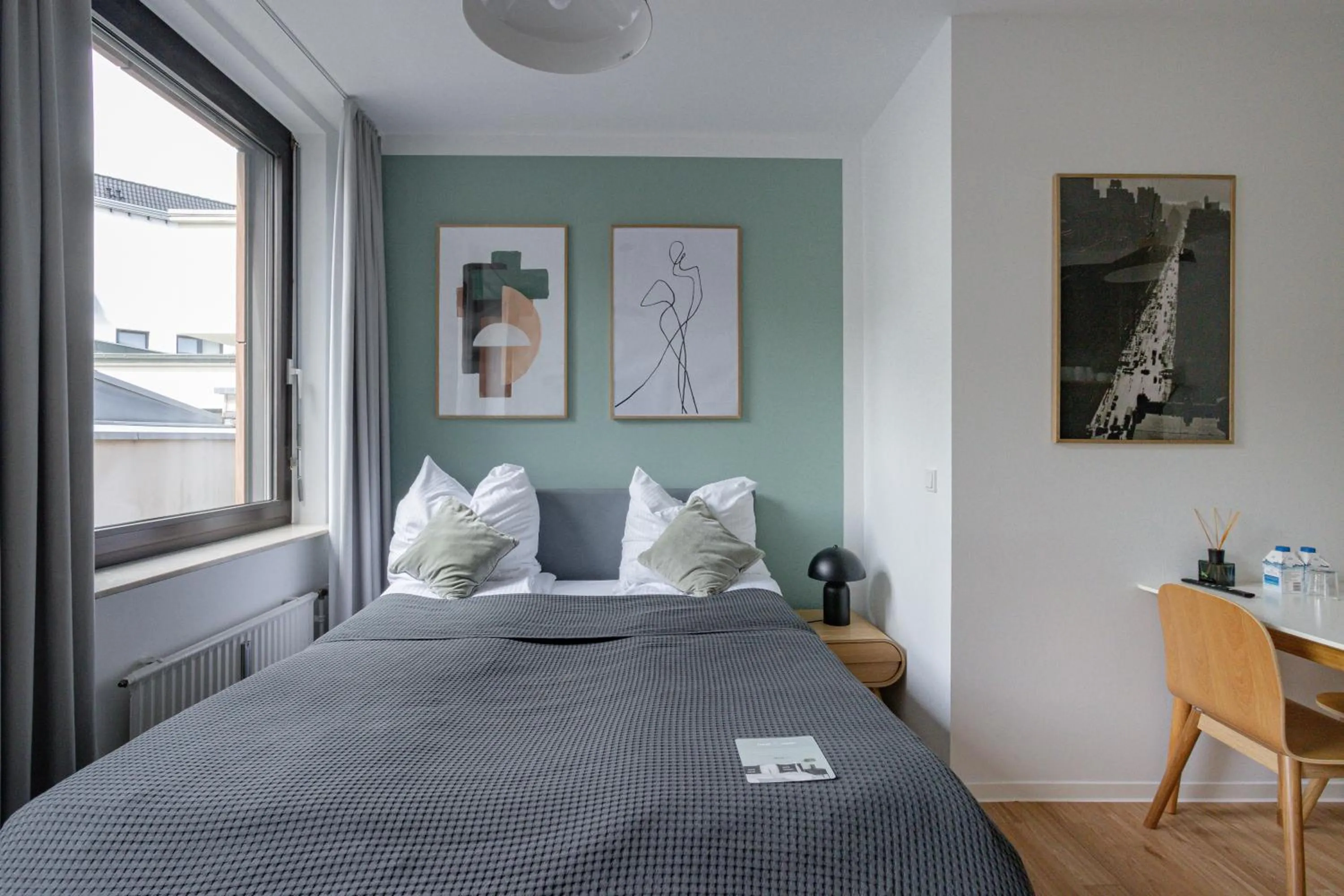 Bed in Limehome Aachen Vereinsstraße