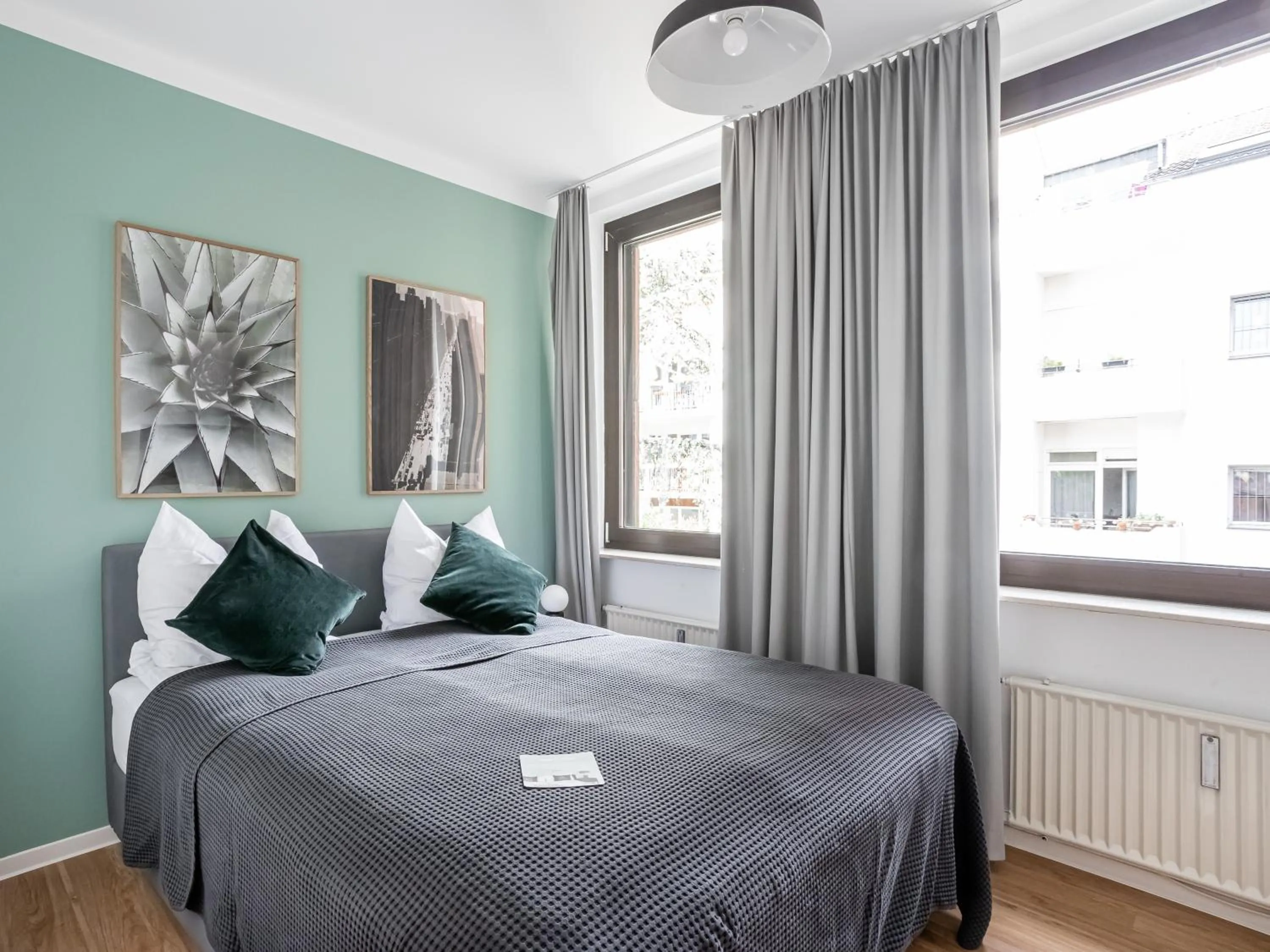 Bed in Limehome Aachen Vereinsstraße