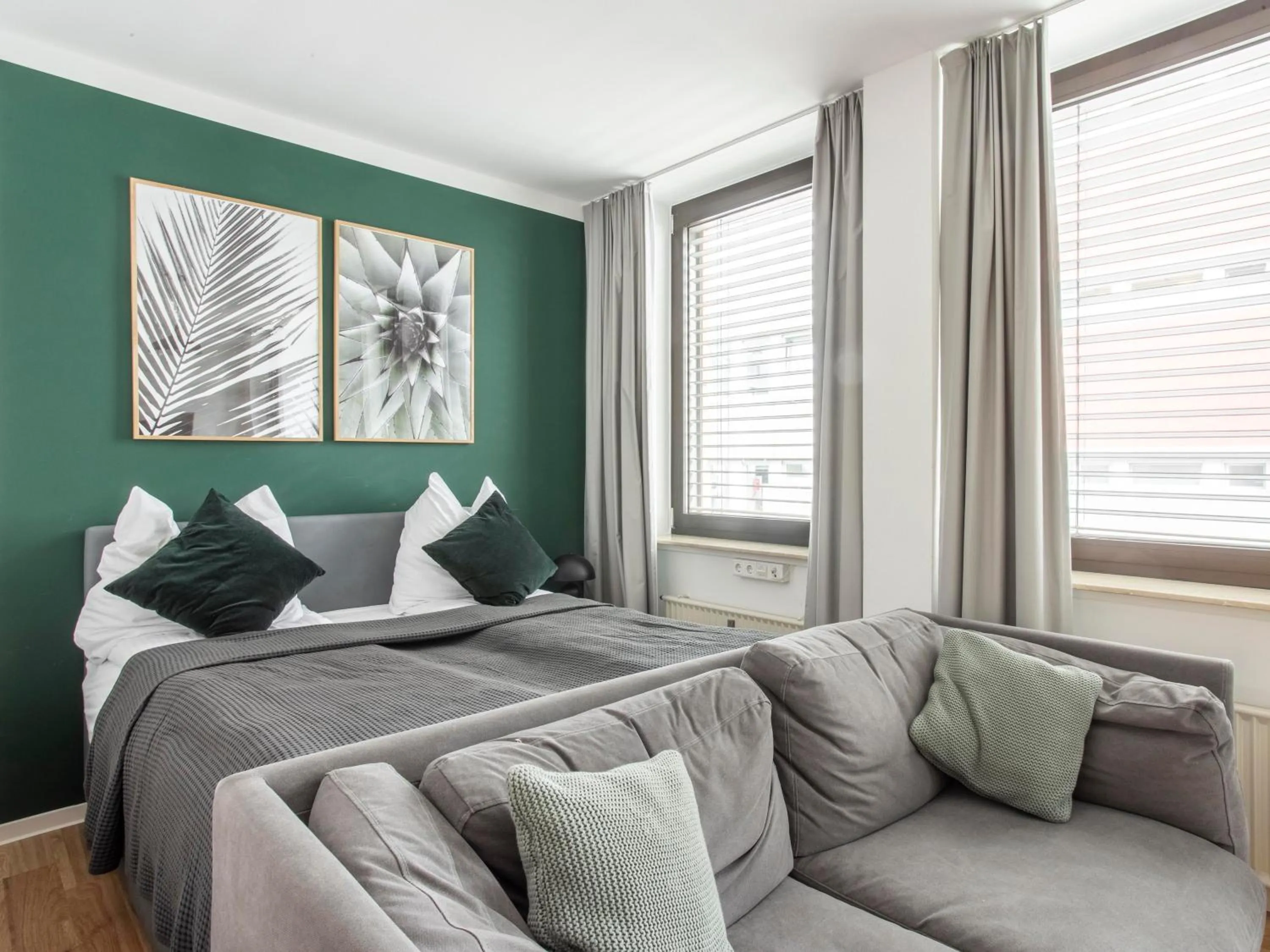 Bed in Limehome Aachen Vereinsstraße