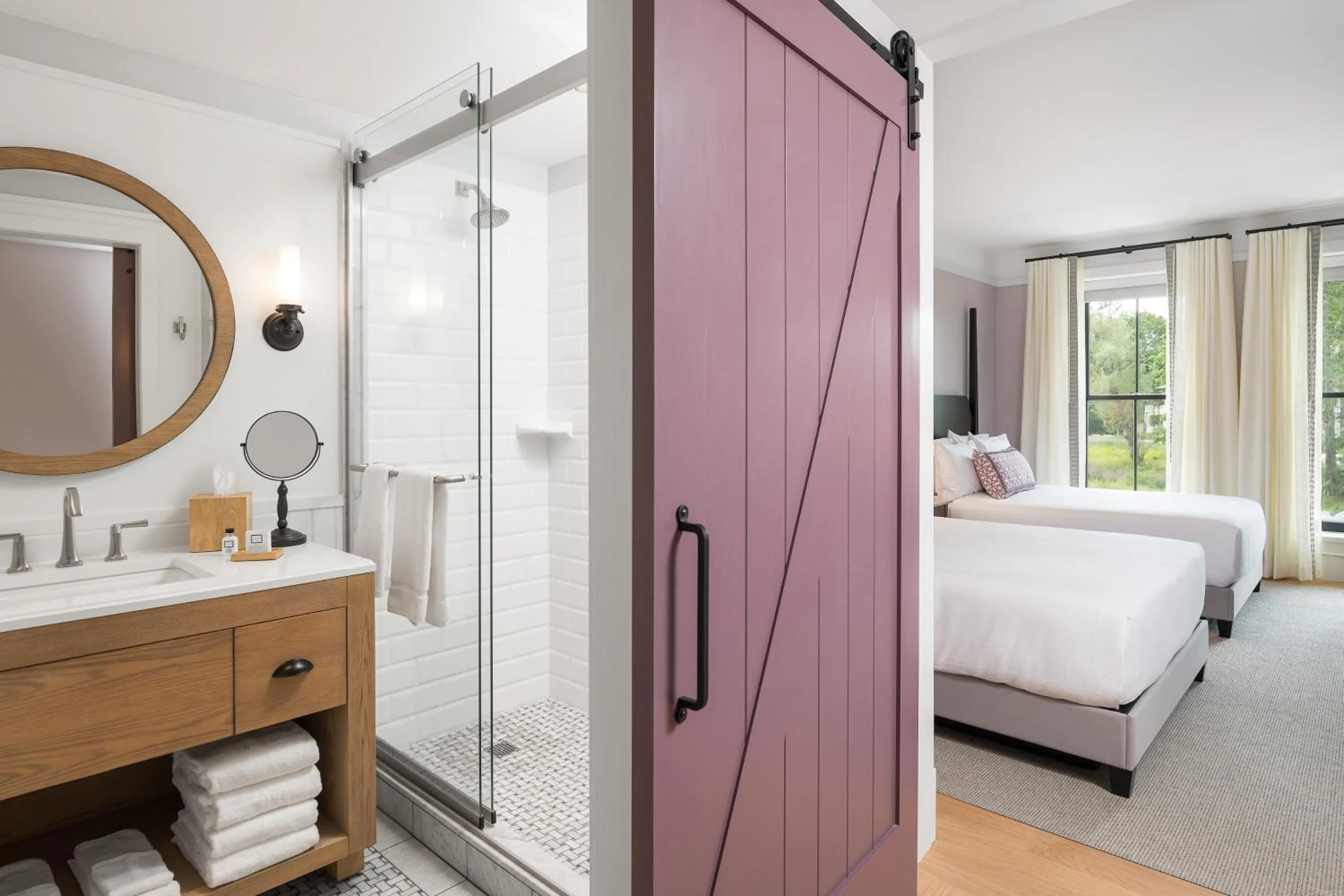 Bathroom, Bed in The Williams Inn