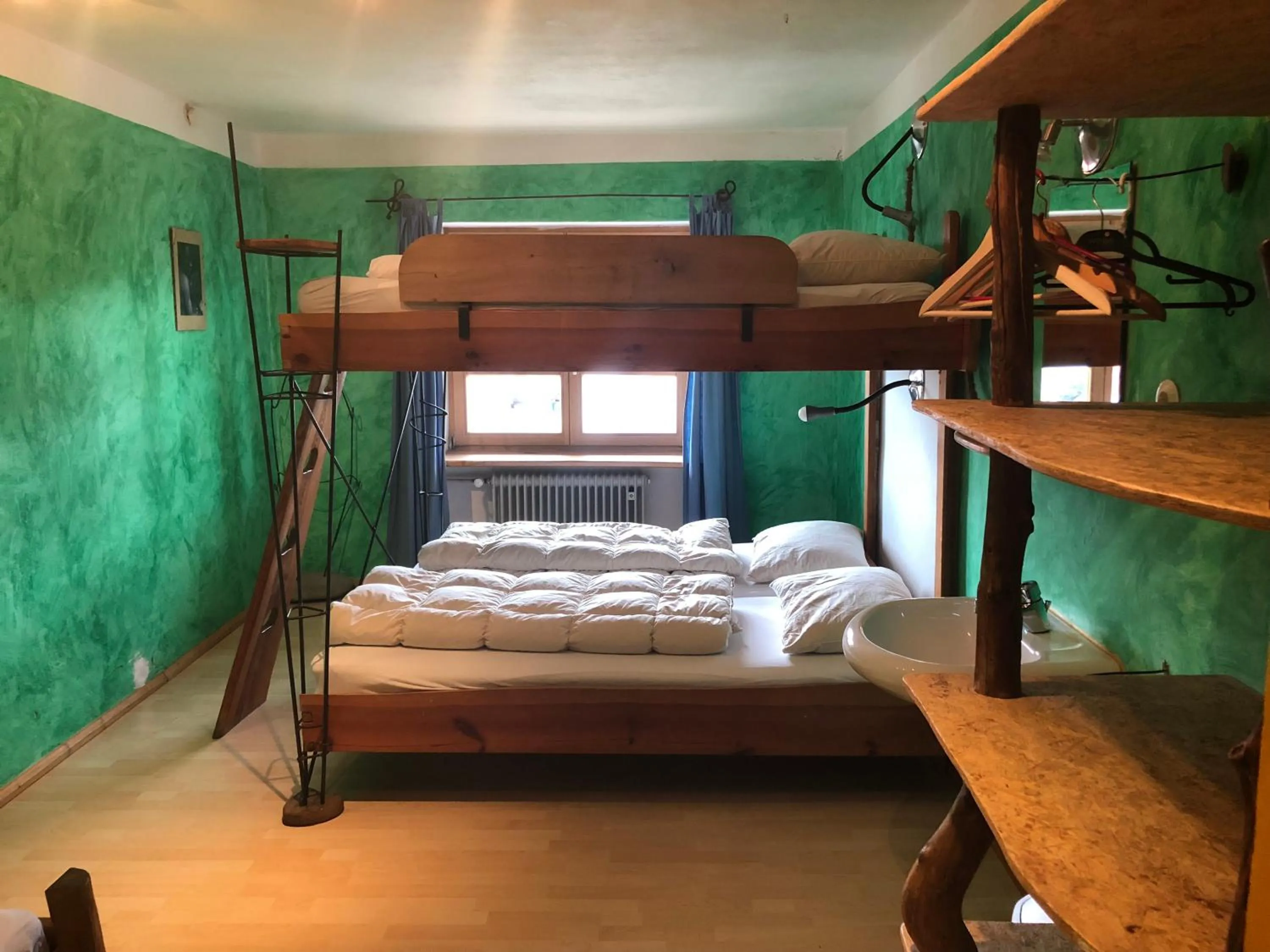 bunk bed, Bed in Schiff Bihlerdorf - Hostel