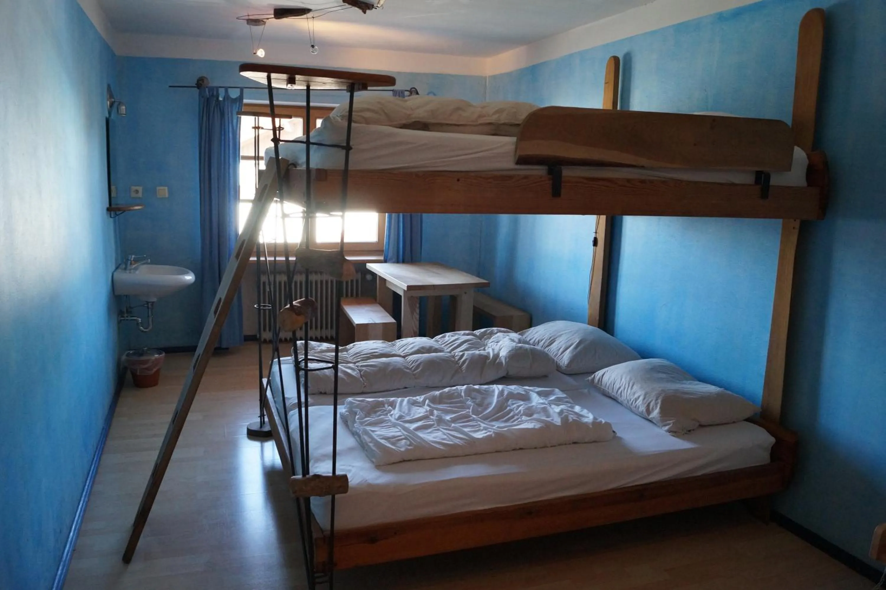 bunk bed, Bed in Schiff Bihlerdorf - Hostel