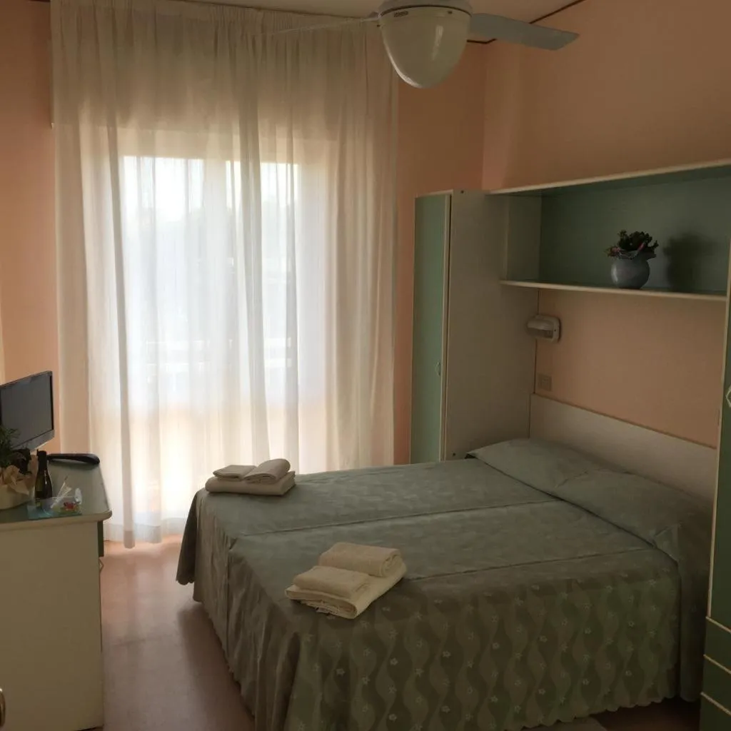 Property building, Bed in Hotel Ville De Paris