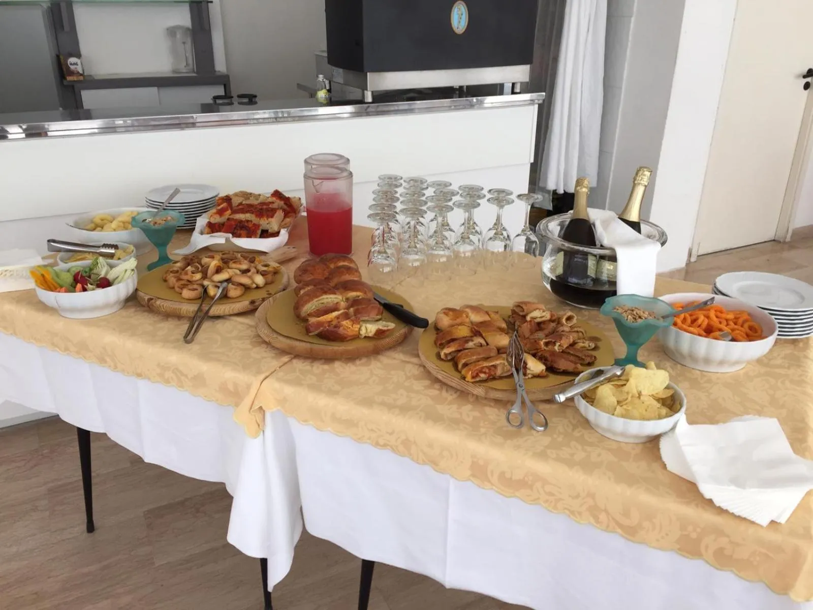 Meals in Hotel Ville De Paris