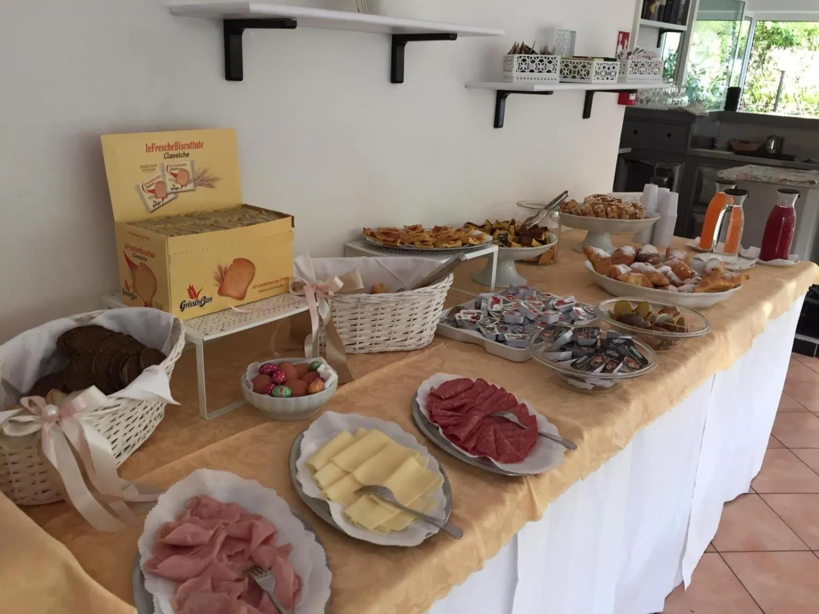 Buffet breakfast in Hotel Ville De Paris