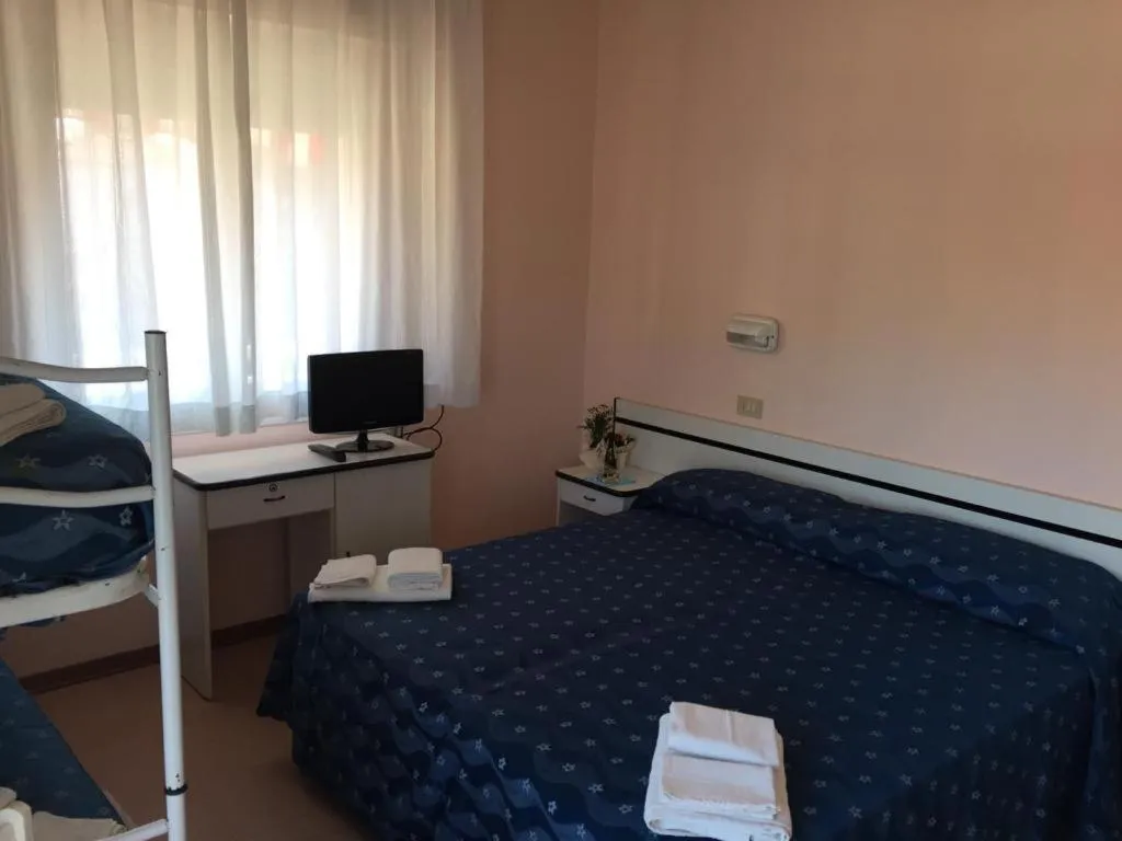 Bed in Hotel Ville De Paris