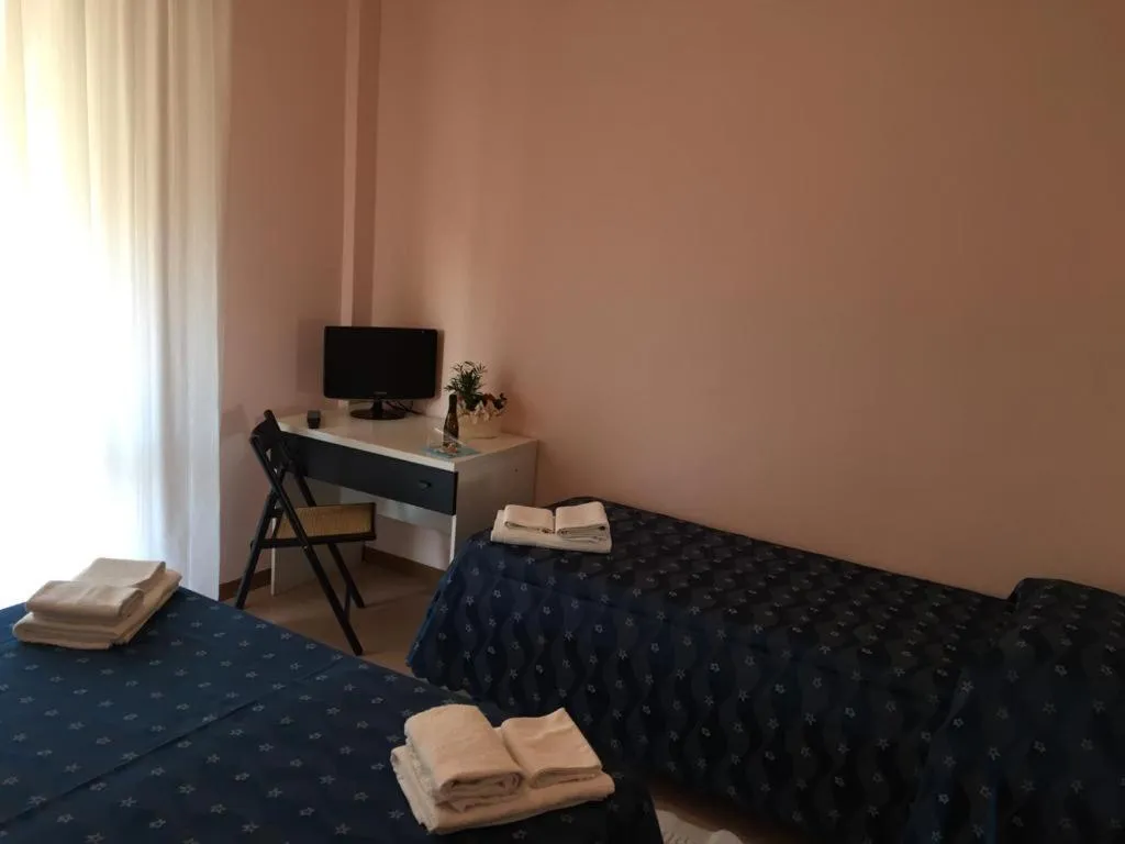 Bed in Hotel Ville De Paris