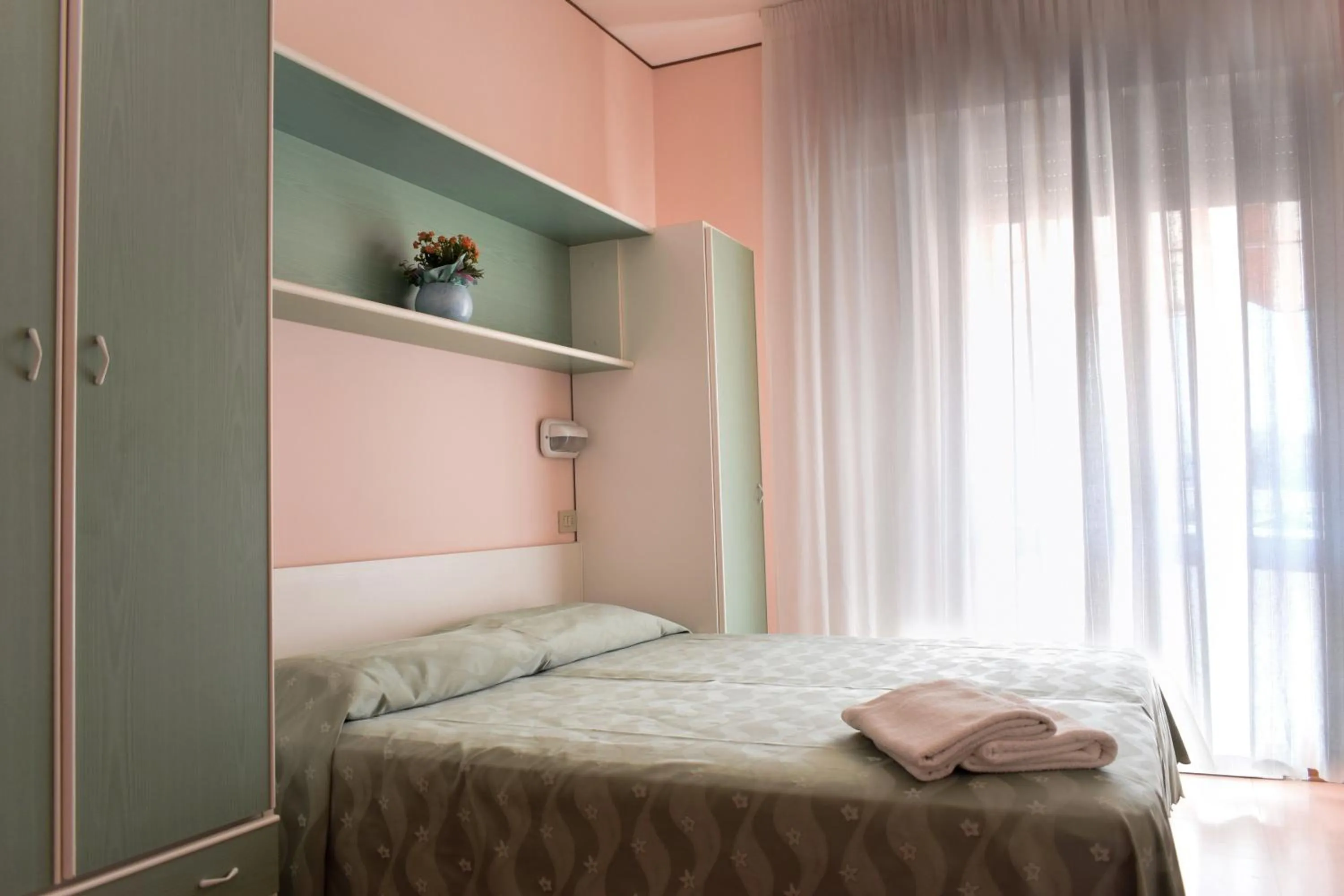 Bed in Hotel Ville De Paris