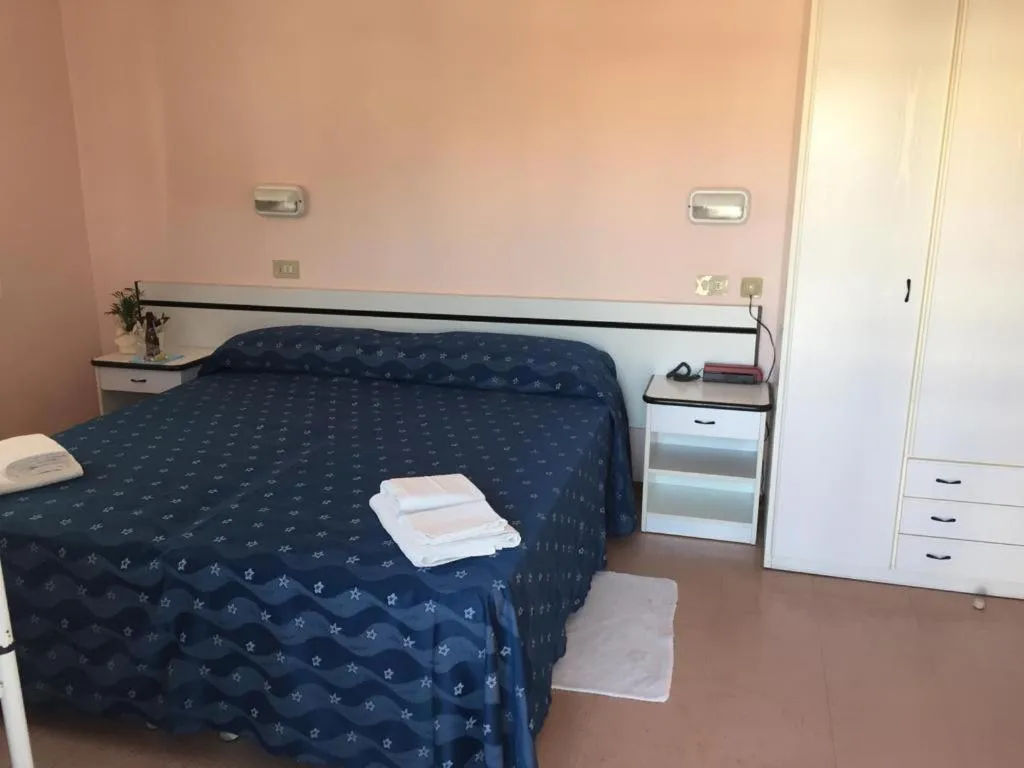 Bed in Hotel Ville De Paris