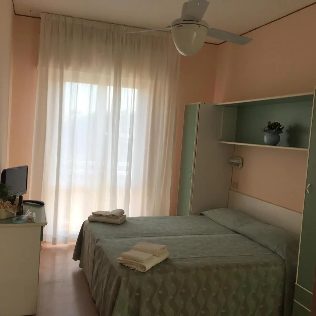 Bed in Hotel Ville De Paris