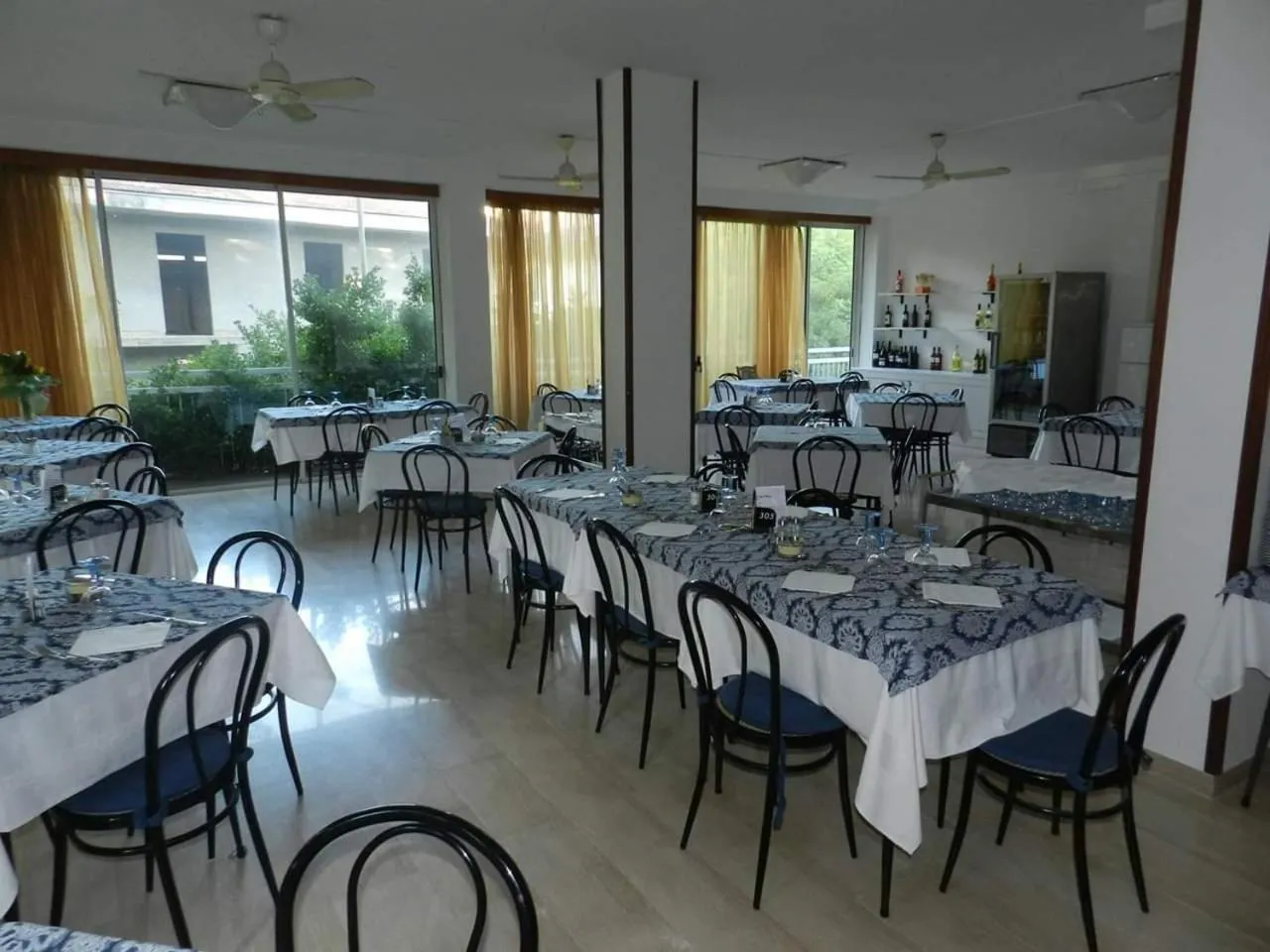 Property building in Hotel Ville De Paris