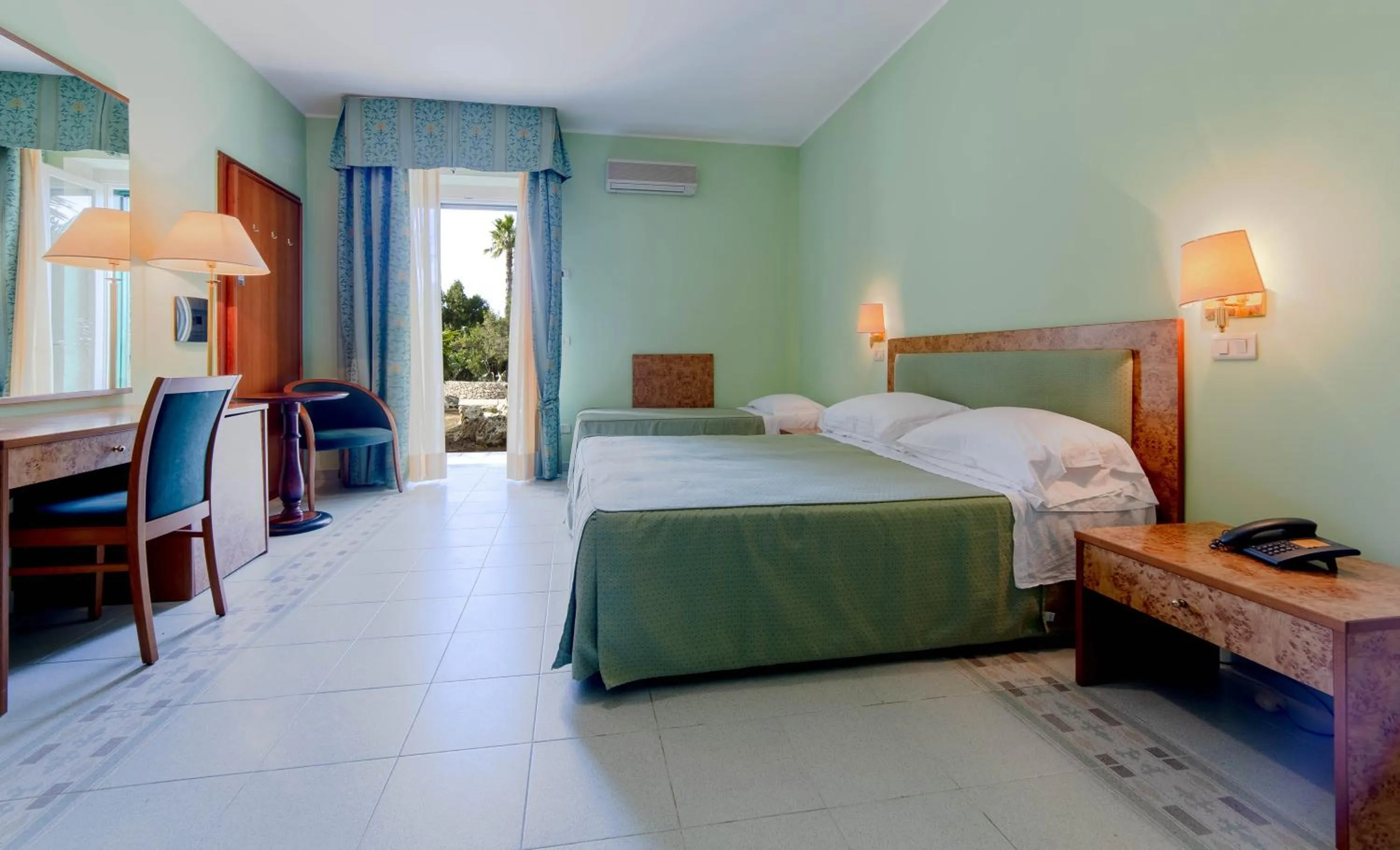 Photo of the whole room, Bed in Antica Masseria Li Sauli