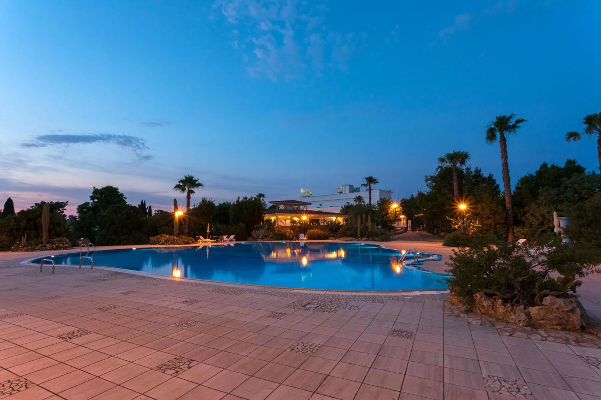 Swimming pool in Antica Masseria Li Sauli