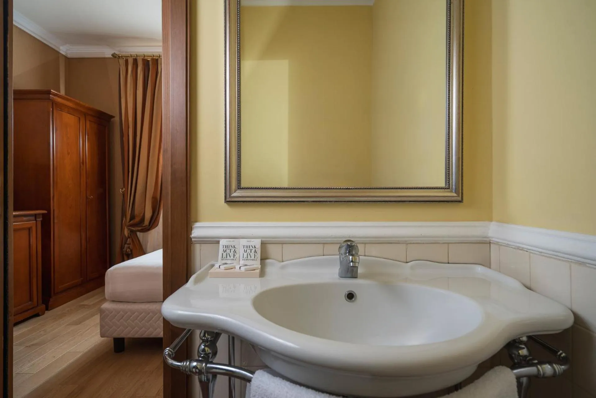 Bathroom in Hotel Oceania