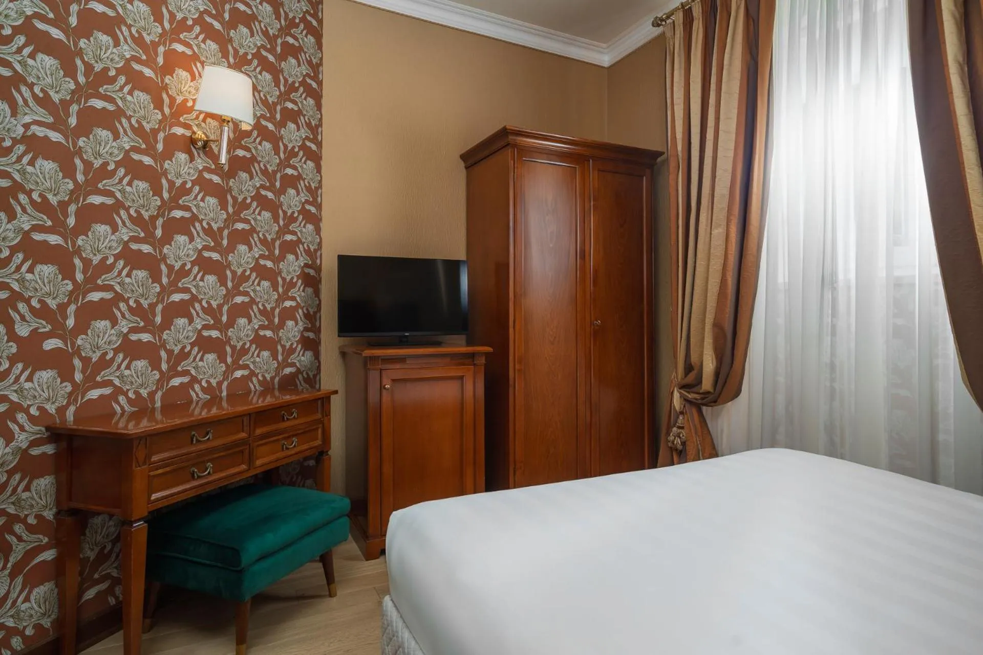 Bed in Hotel Oceania