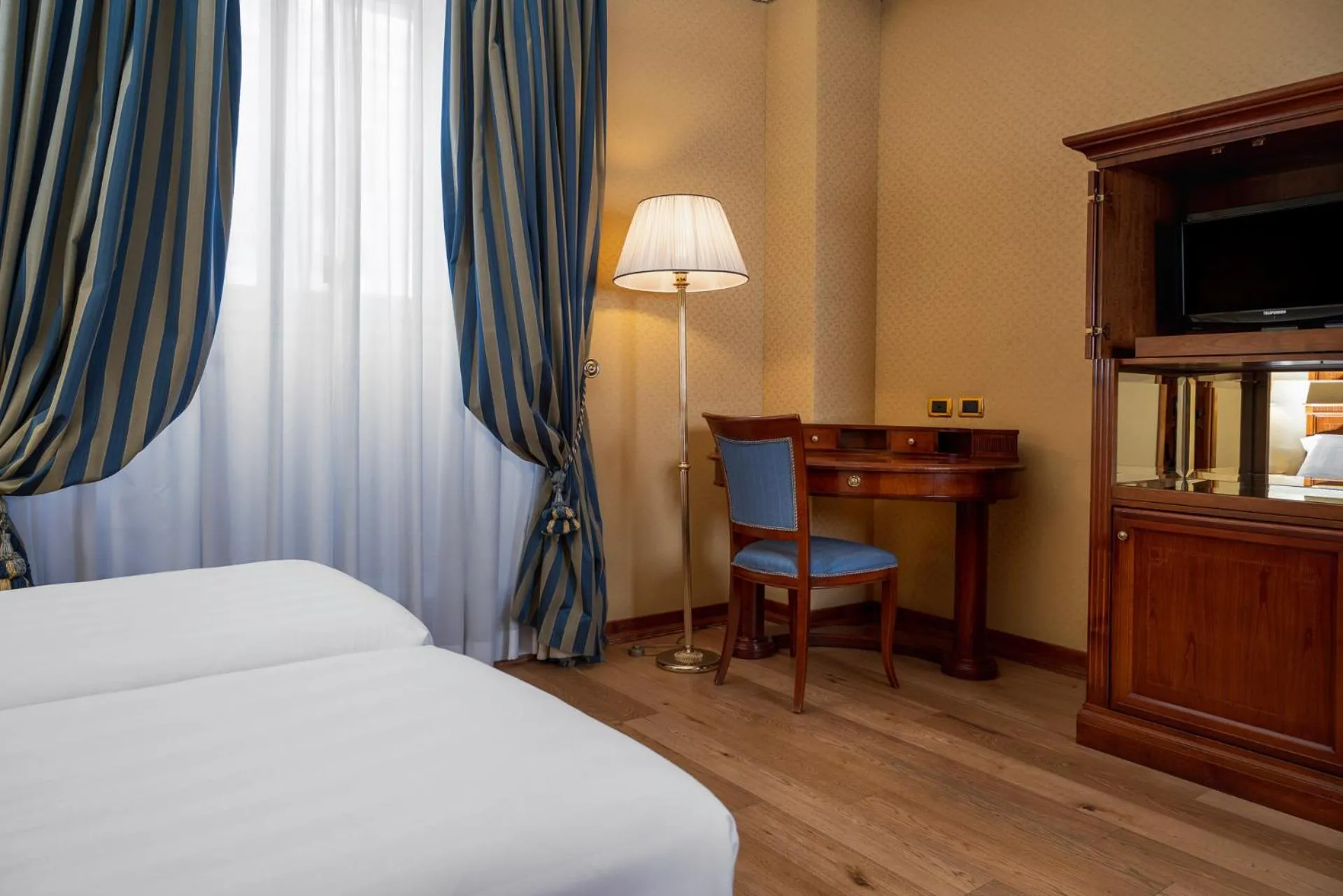 Bed in Hotel Oceania