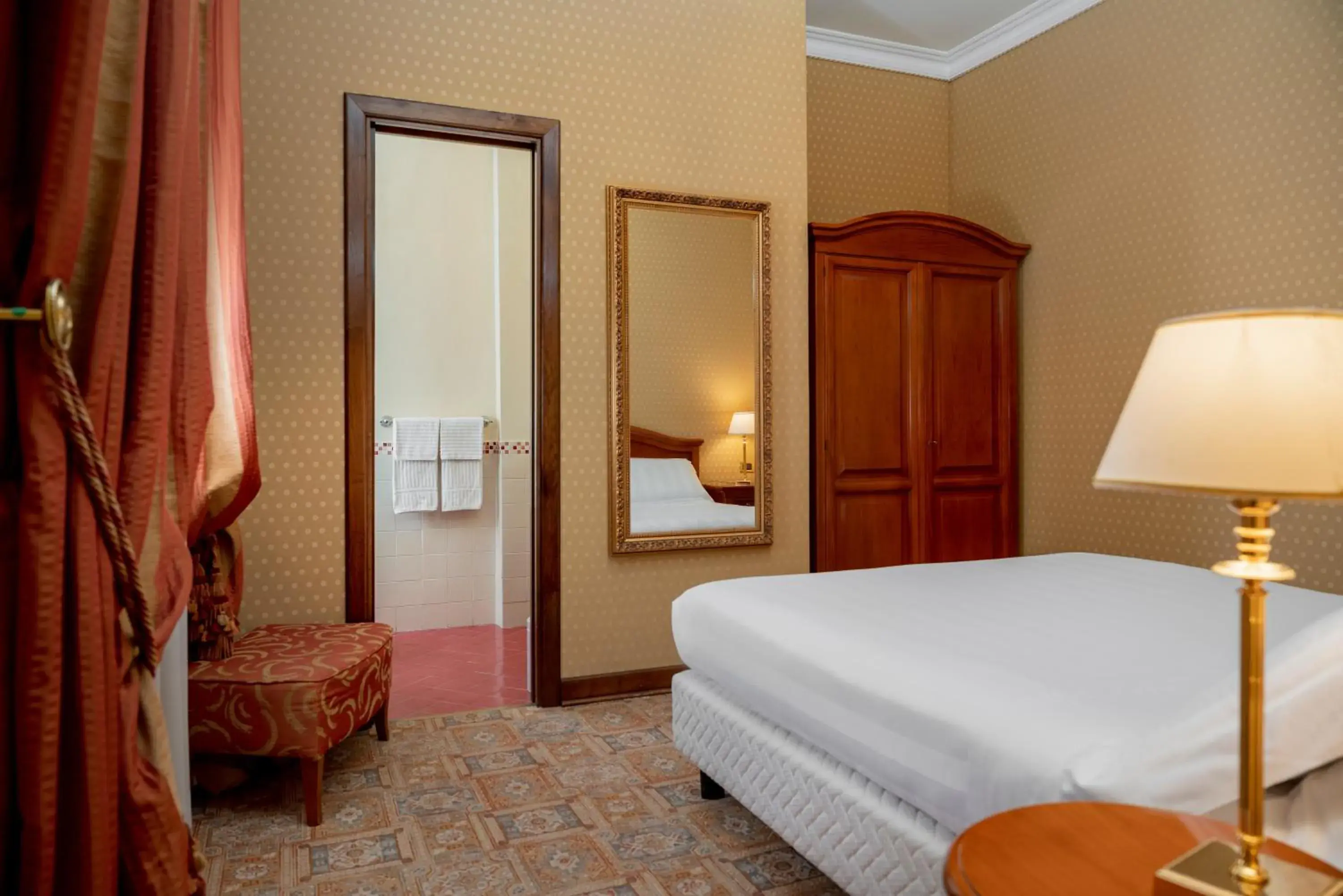 Suite - single occupancy in Hotel Oceania Suite - single occupancy in Hotel Oceania