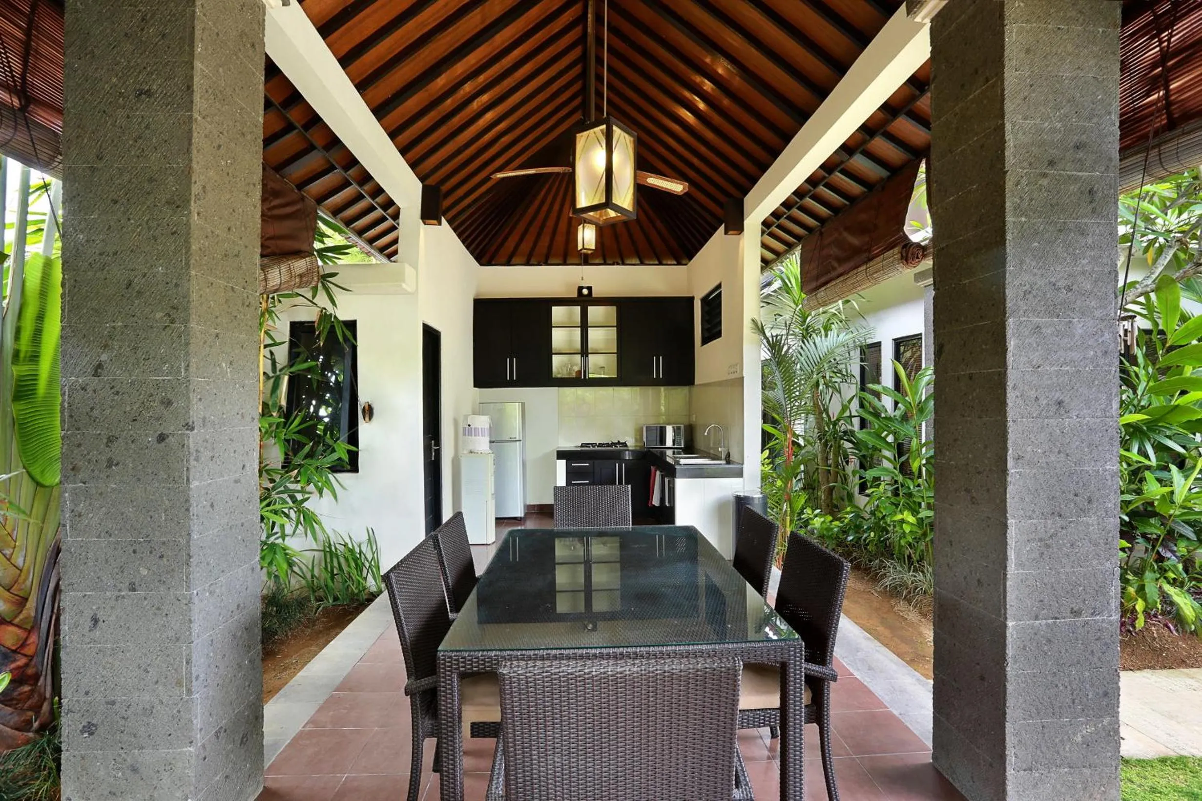 Kitchen or kitchenette in Askara Villa