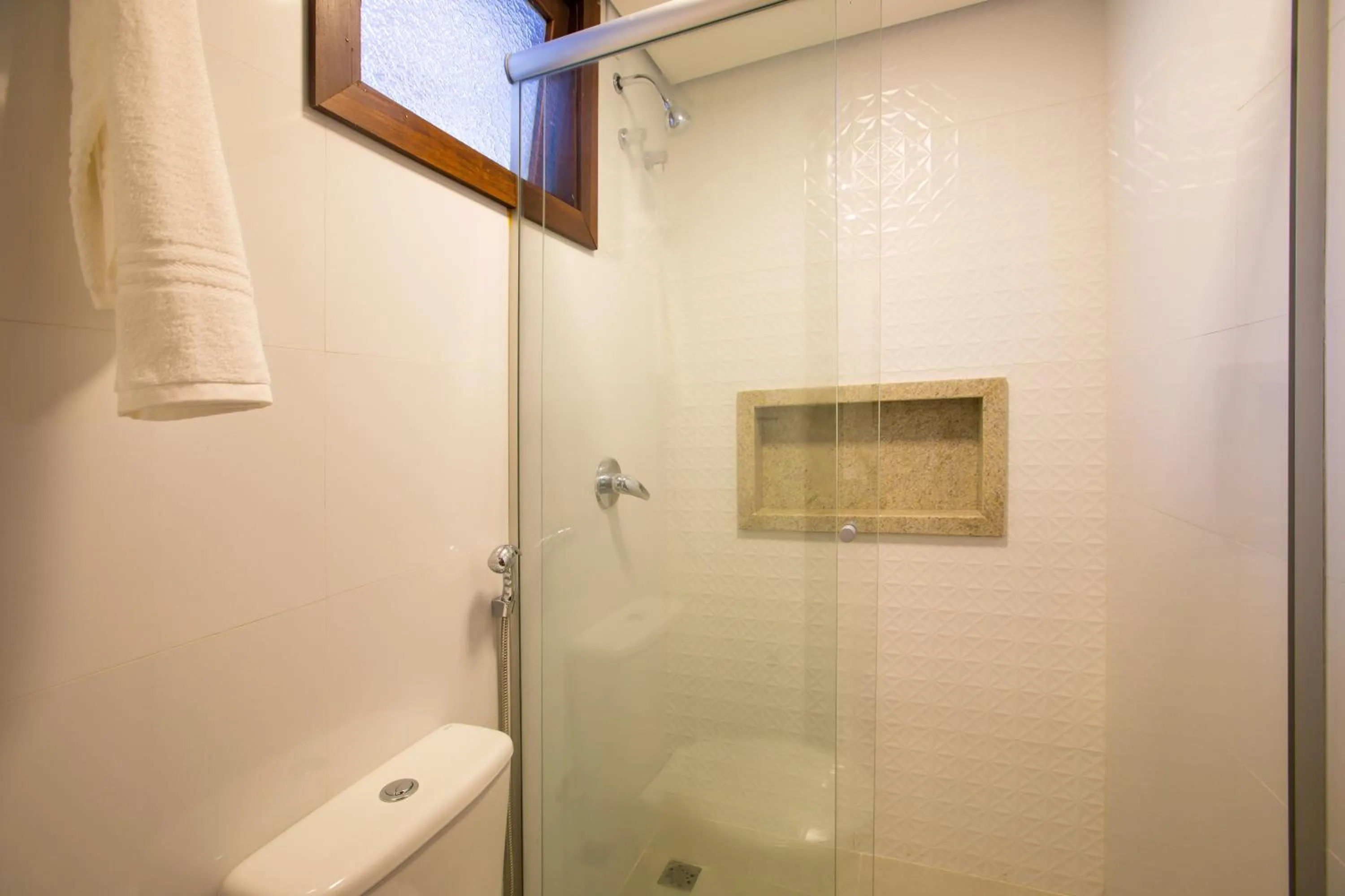 Shower in Hotel Encantos de Itaperapuã