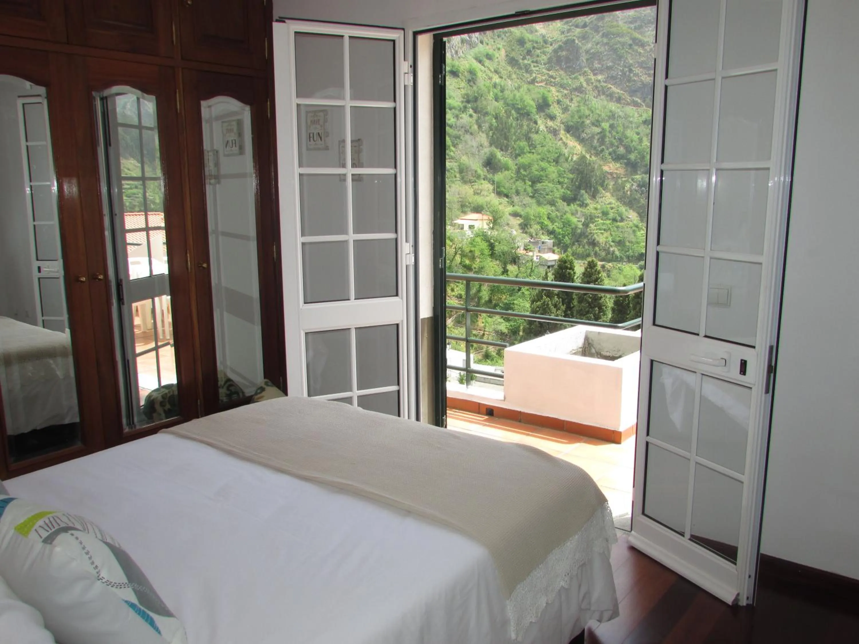 Bedroom, Bed in Valley of Nuns Holiday Apartments