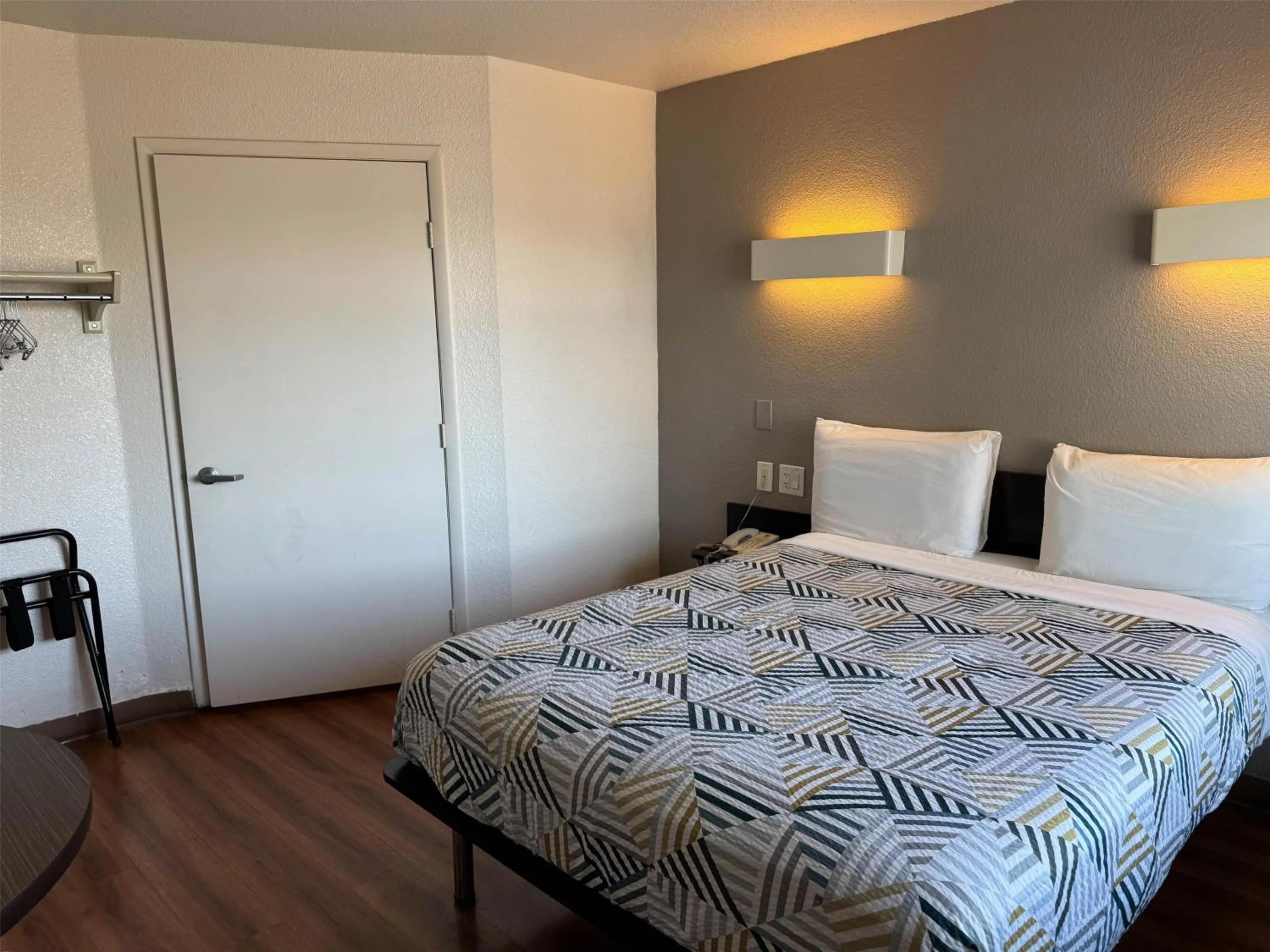 Photo of the whole room, Bed in Studio 6 Suites Las Vegas, NV - Tropicana