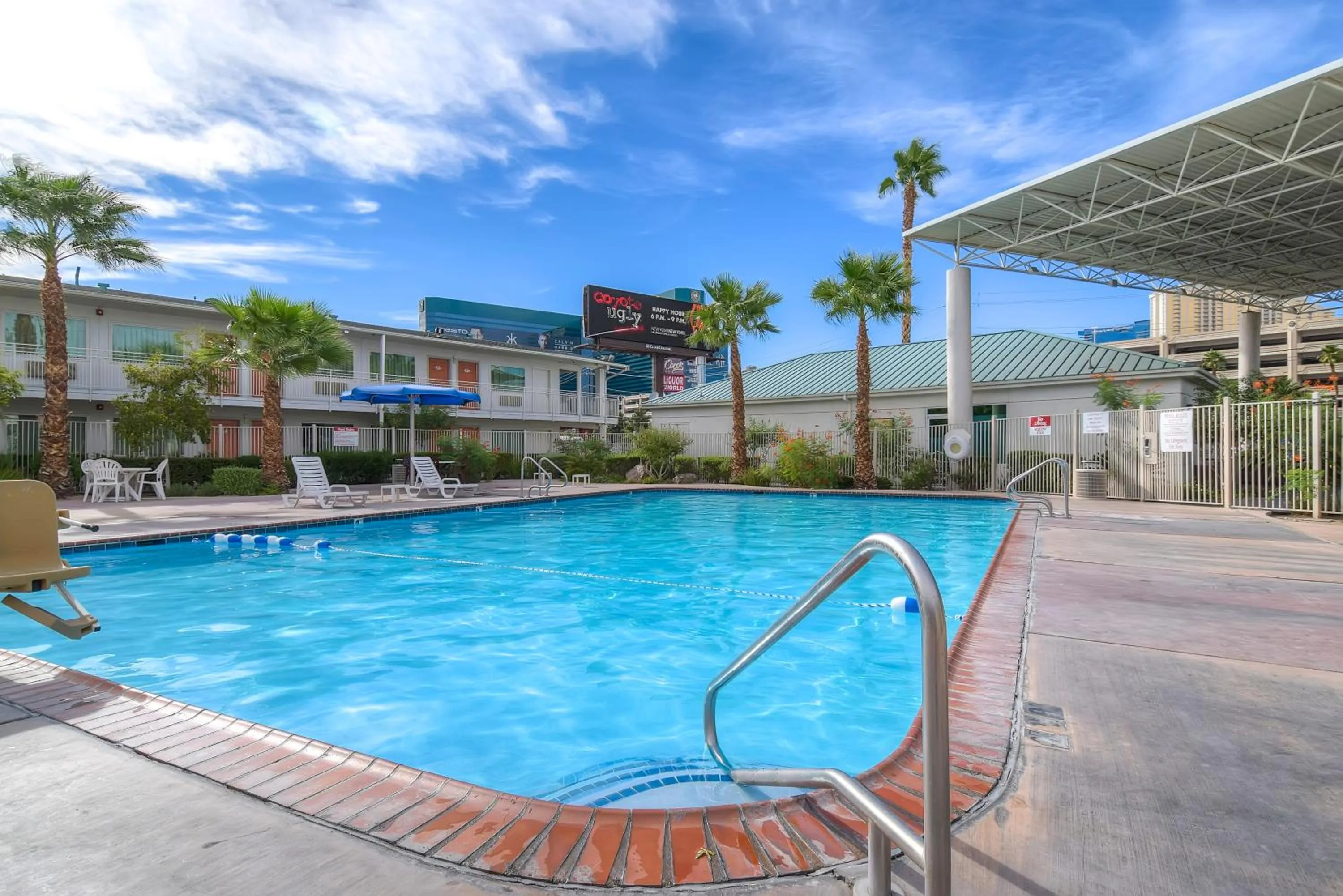 Swimming pool in Studio 6 Suites Las Vegas, NV - Tropicana