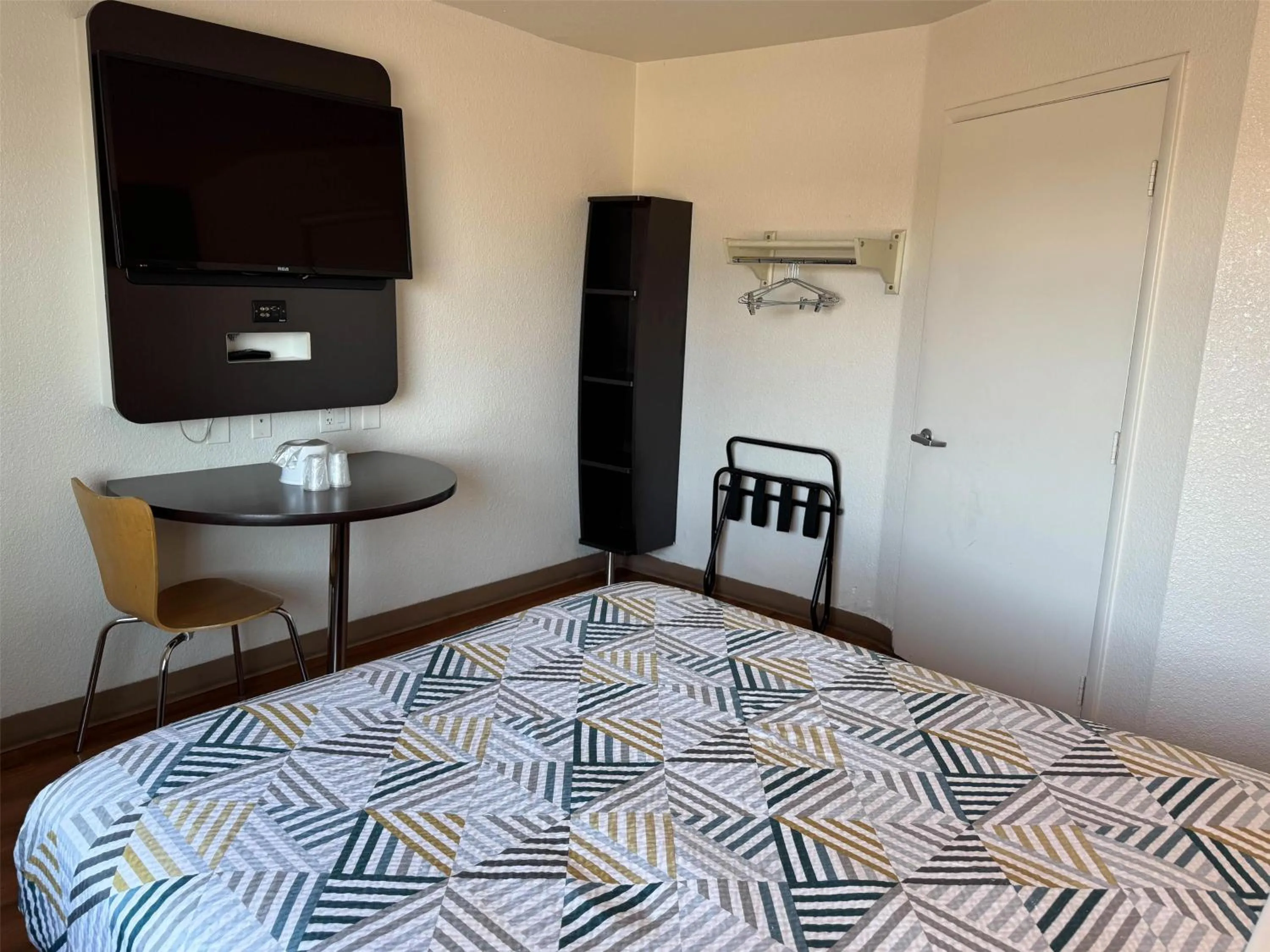 Photo of the whole room, Bed in Studio 6 Suites Las Vegas, NV - Tropicana