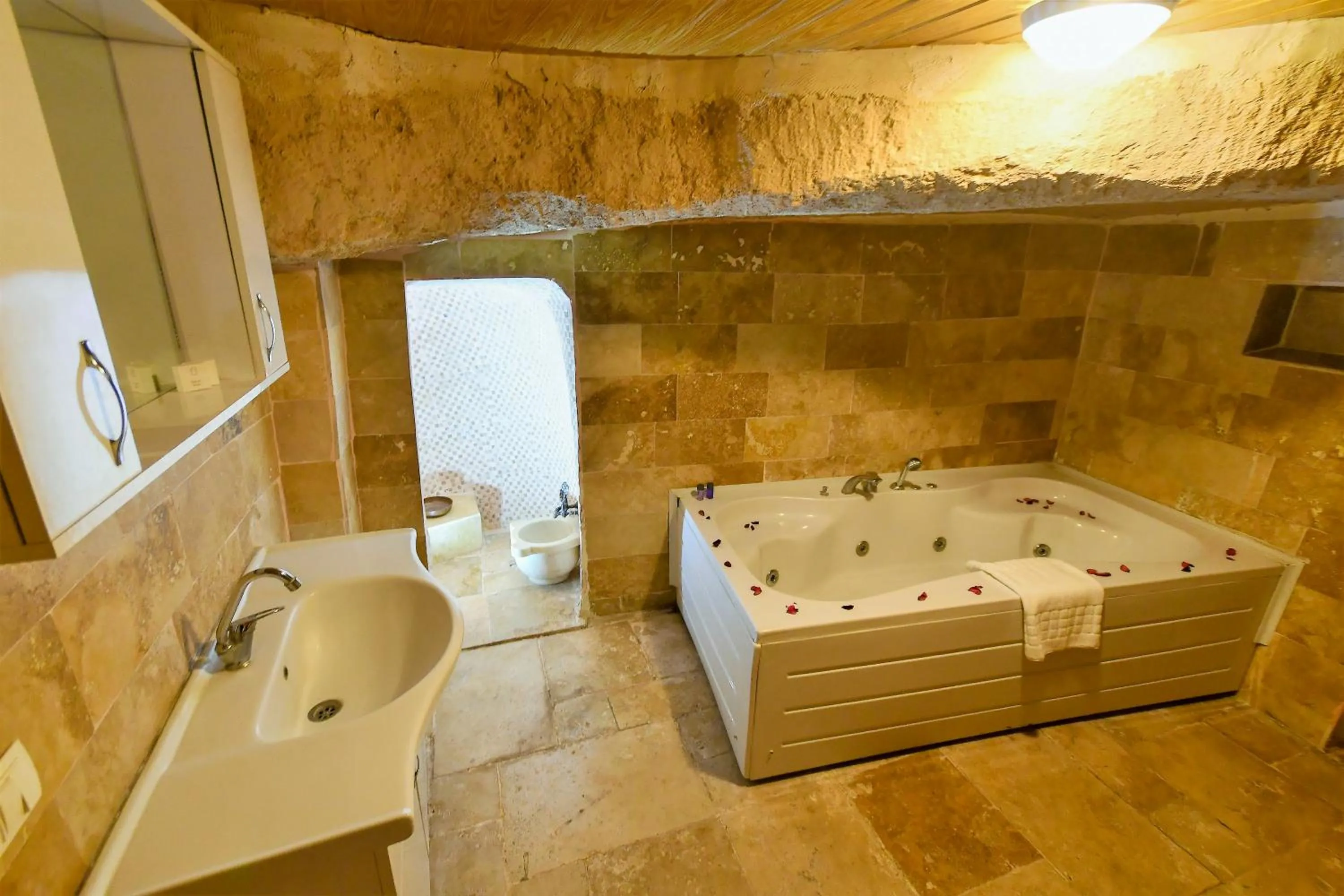 Hot Tub in Larissa Cave Hotel