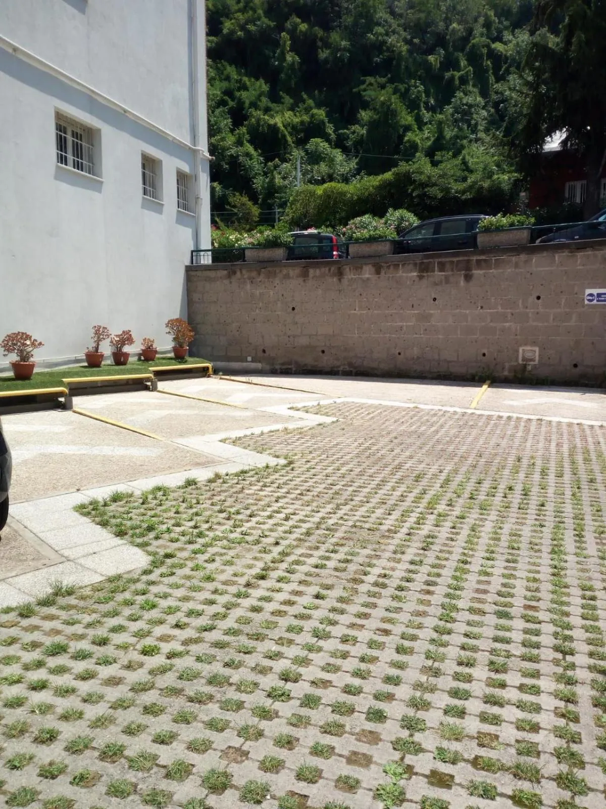 Facade/entrance in BUTTERFLY