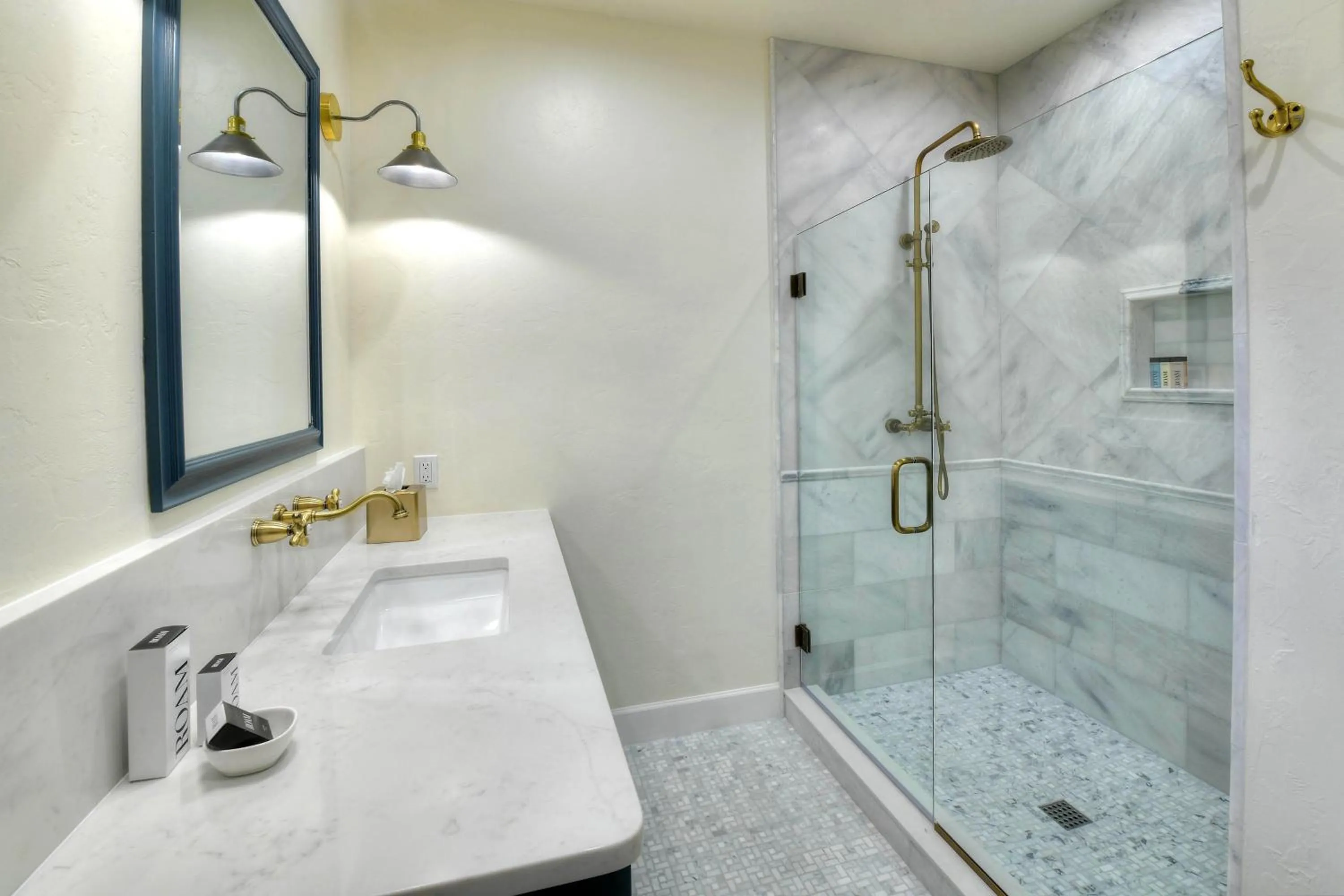 Bathroom in Armory Park Inn