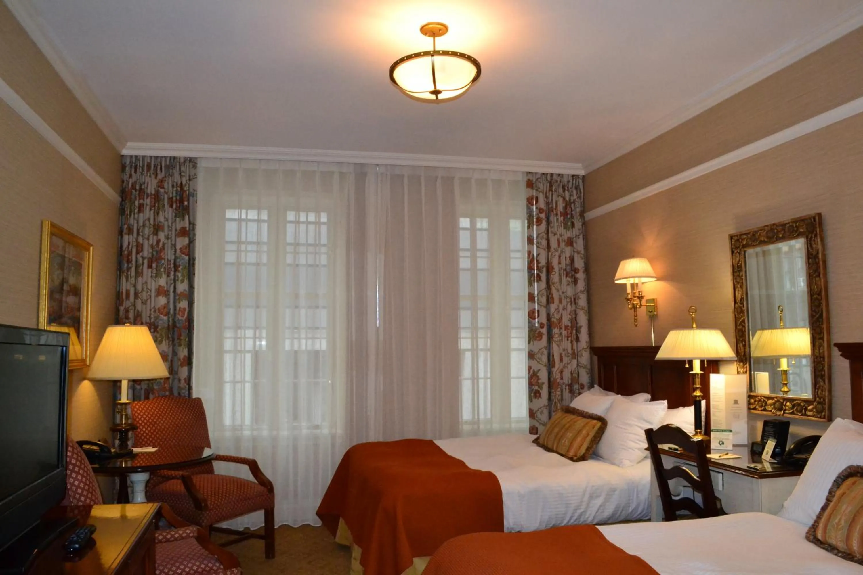 Photo of the whole room, Bed in The Wall Street Inn