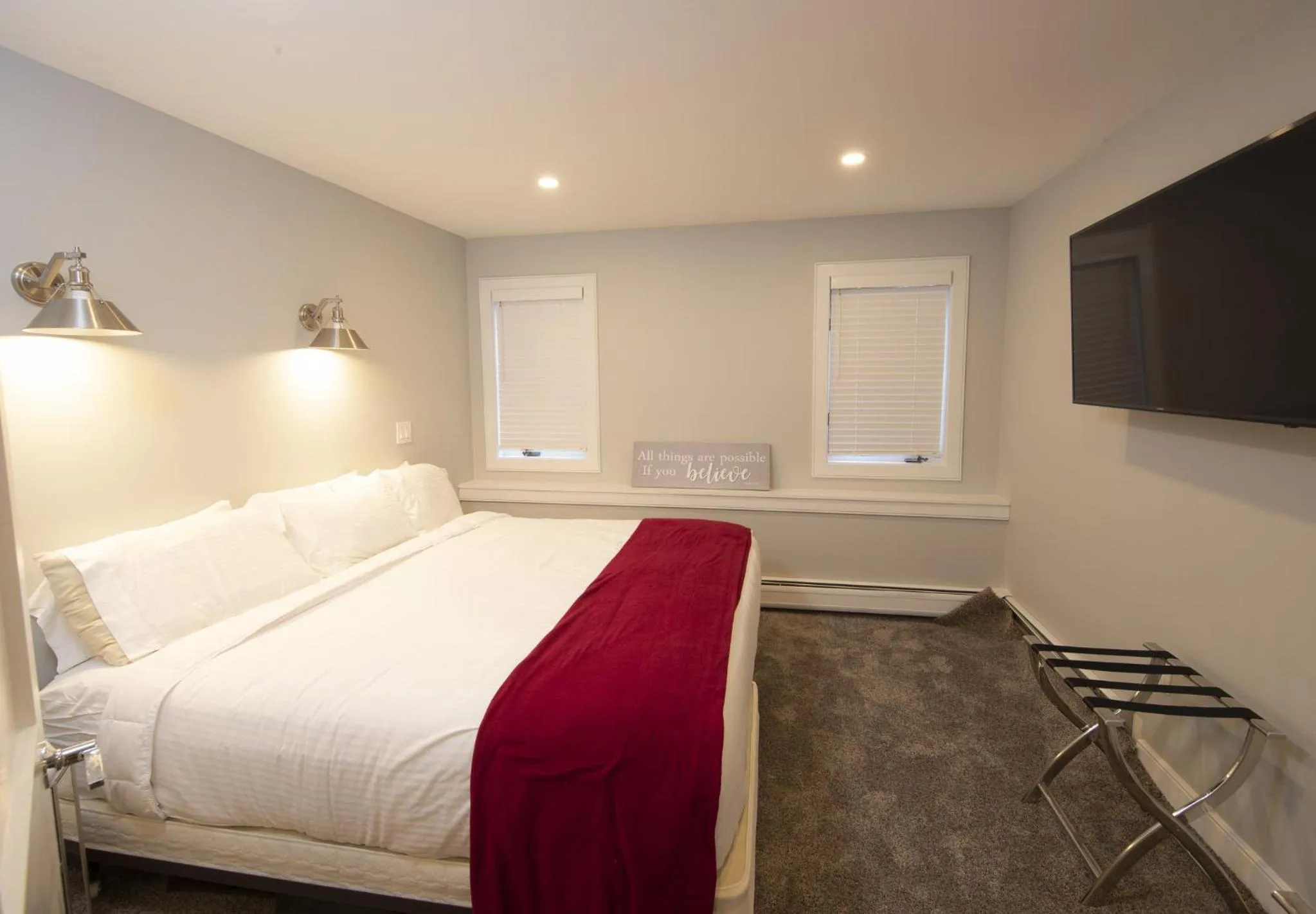 Photo of the whole room, Bed in Okemo Mountain Lodging