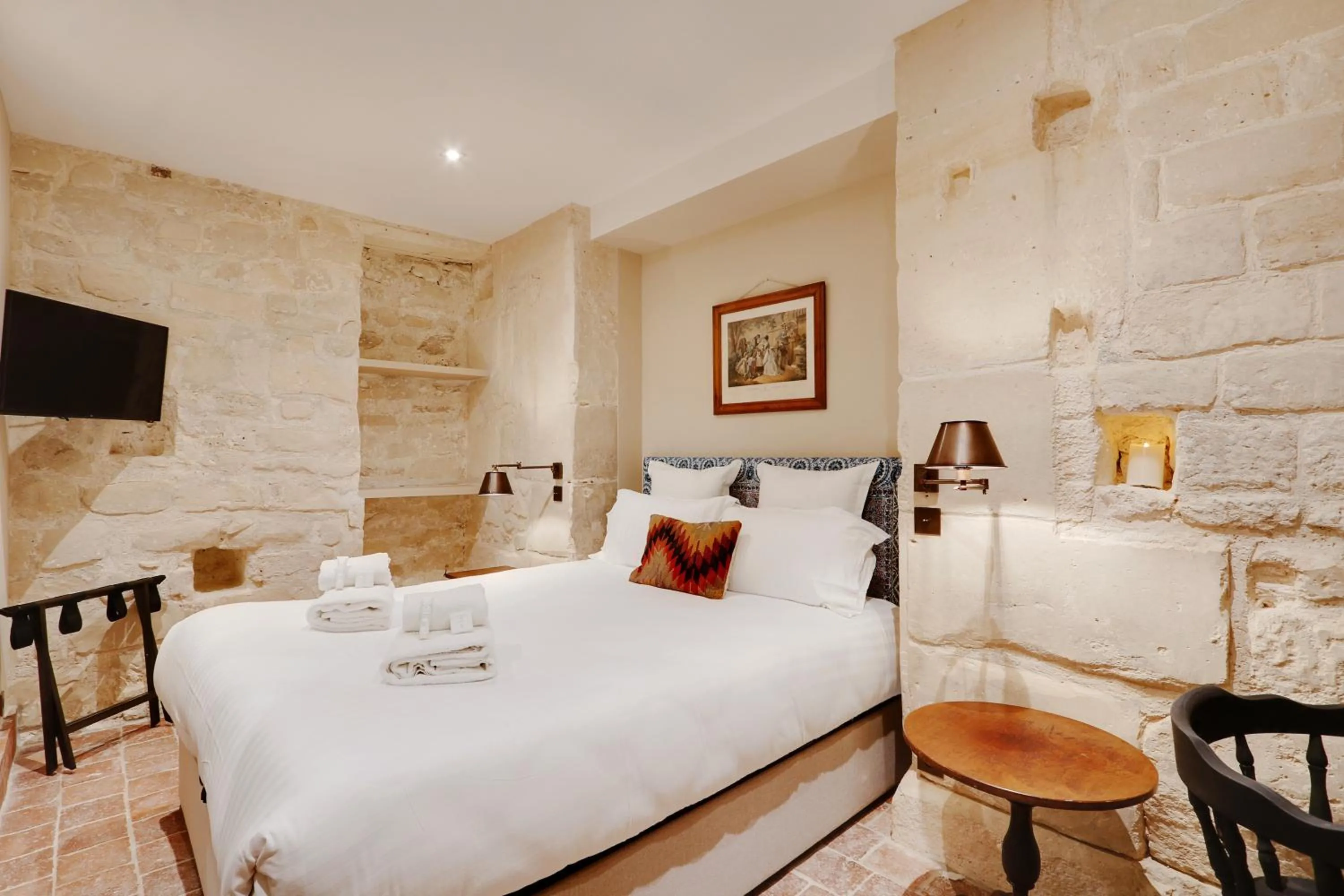 Bed in Pick A Flat's Apartments in Saint Germain - Paul-Louis Courier
