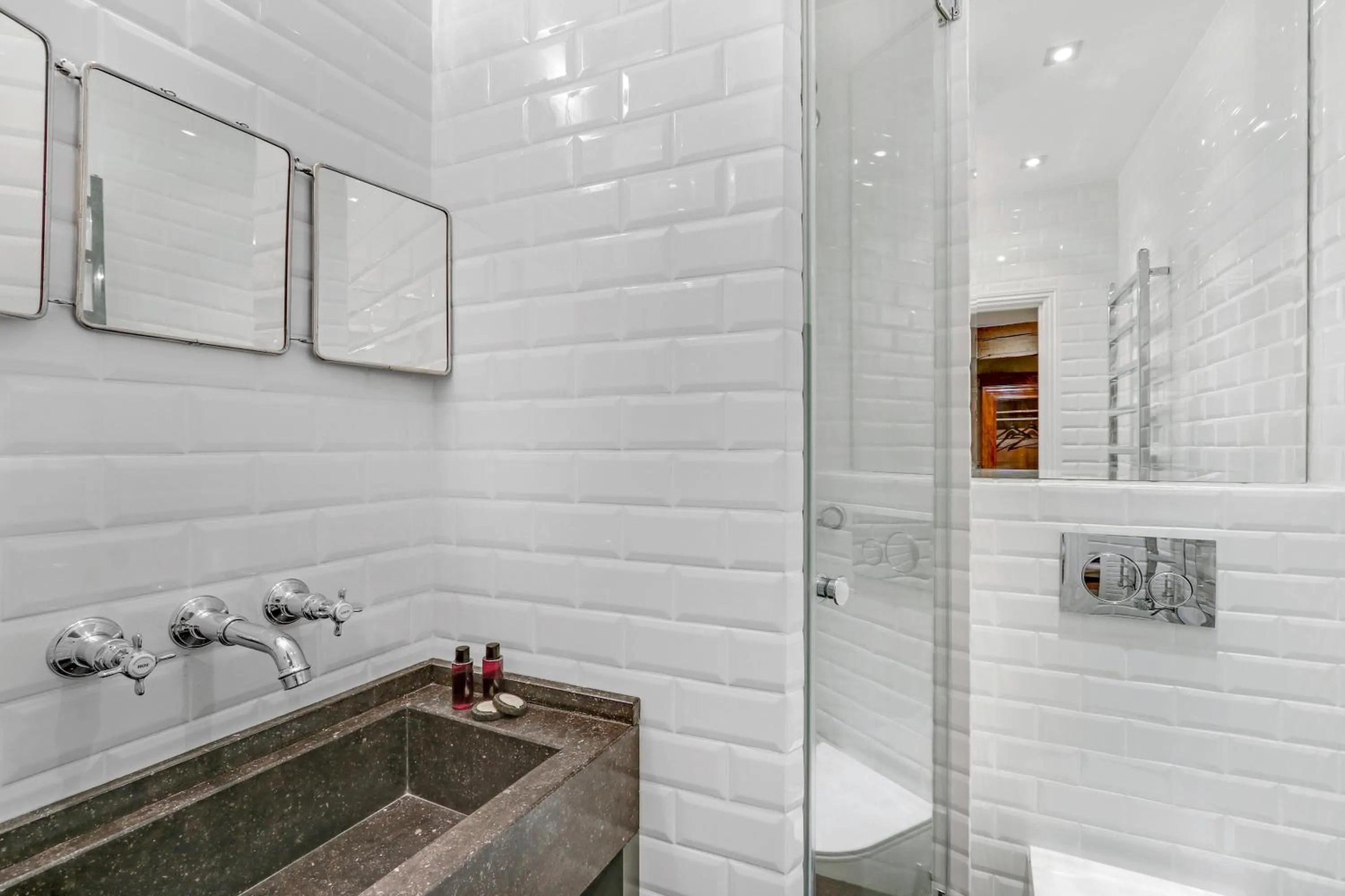 Bathroom in Pick A Flat's Apartments in Saint Germain - Paul-Louis Courier