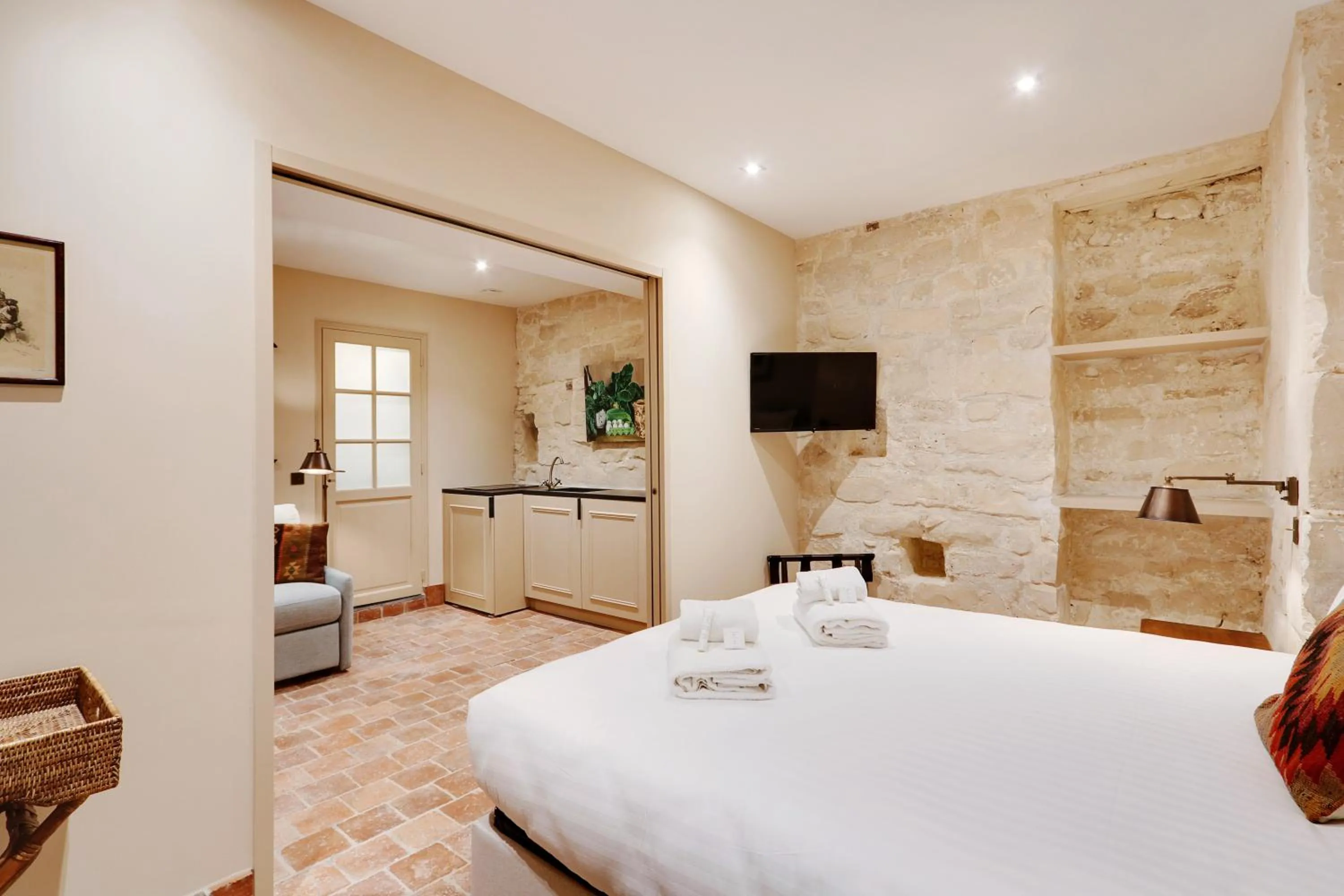 Bed in Pick A Flat's Apartments in Saint Germain - Paul-Louis Courier
