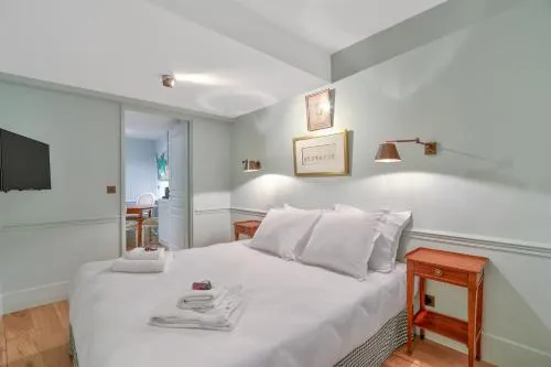 Bedroom, Bed in Pick A Flat's Apartments in Saint Germain - Paul-Louis Courier