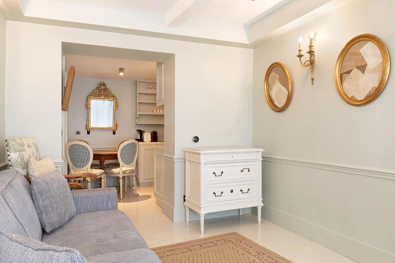 Living room in Pick A Flat's Apartments in Saint Germain - Paul-Louis Courier
