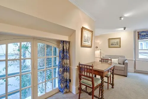 Living room in Pick A Flat's Apartments in Saint Germain - Paul-Louis Courier