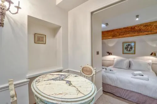 Photo of the whole room, Bed in Pick A Flat's Apartments in Saint Germain - Paul-Louis Courier