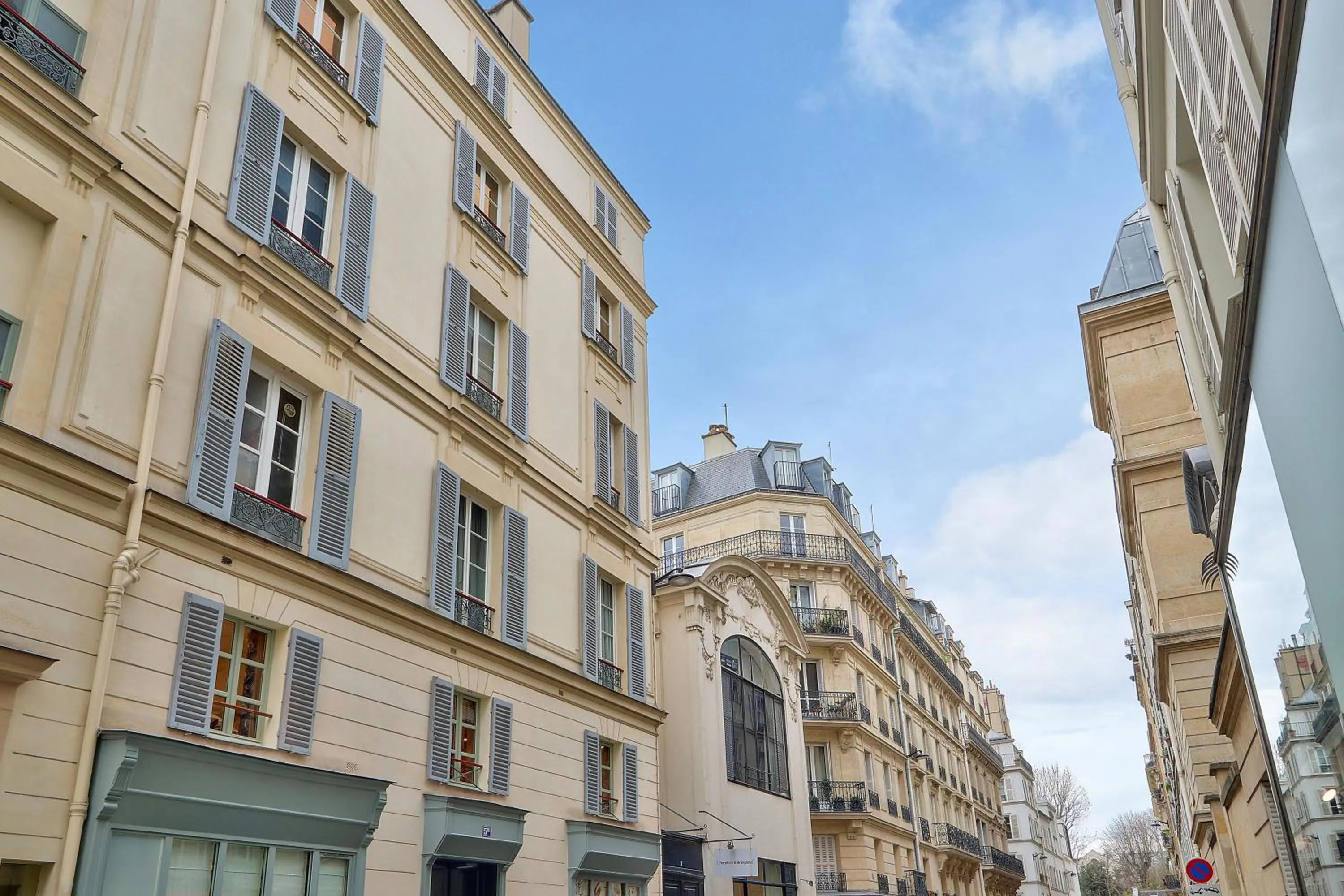 Property building in Pick A Flat's Apartments in Saint Germain - Paul-Louis Courier