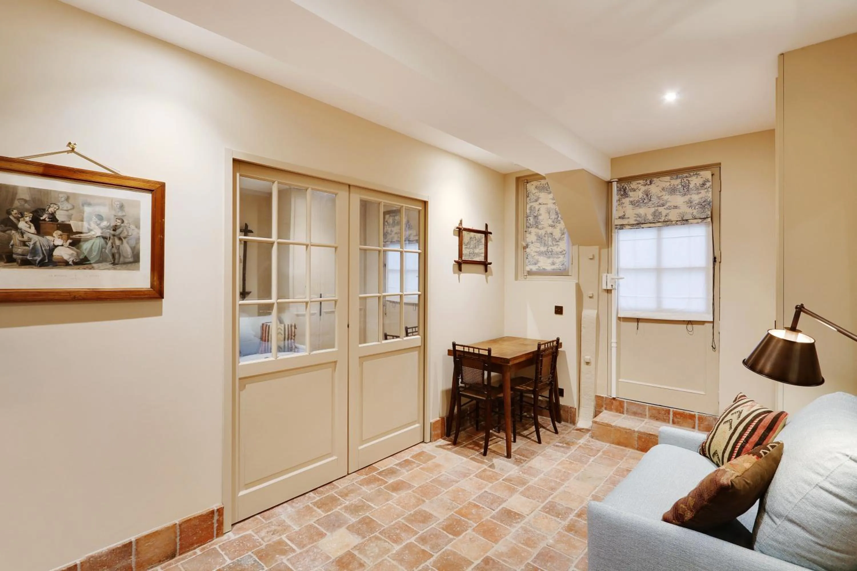 Living room in Pick A Flat's Apartments in Saint Germain - Paul-Louis Courier