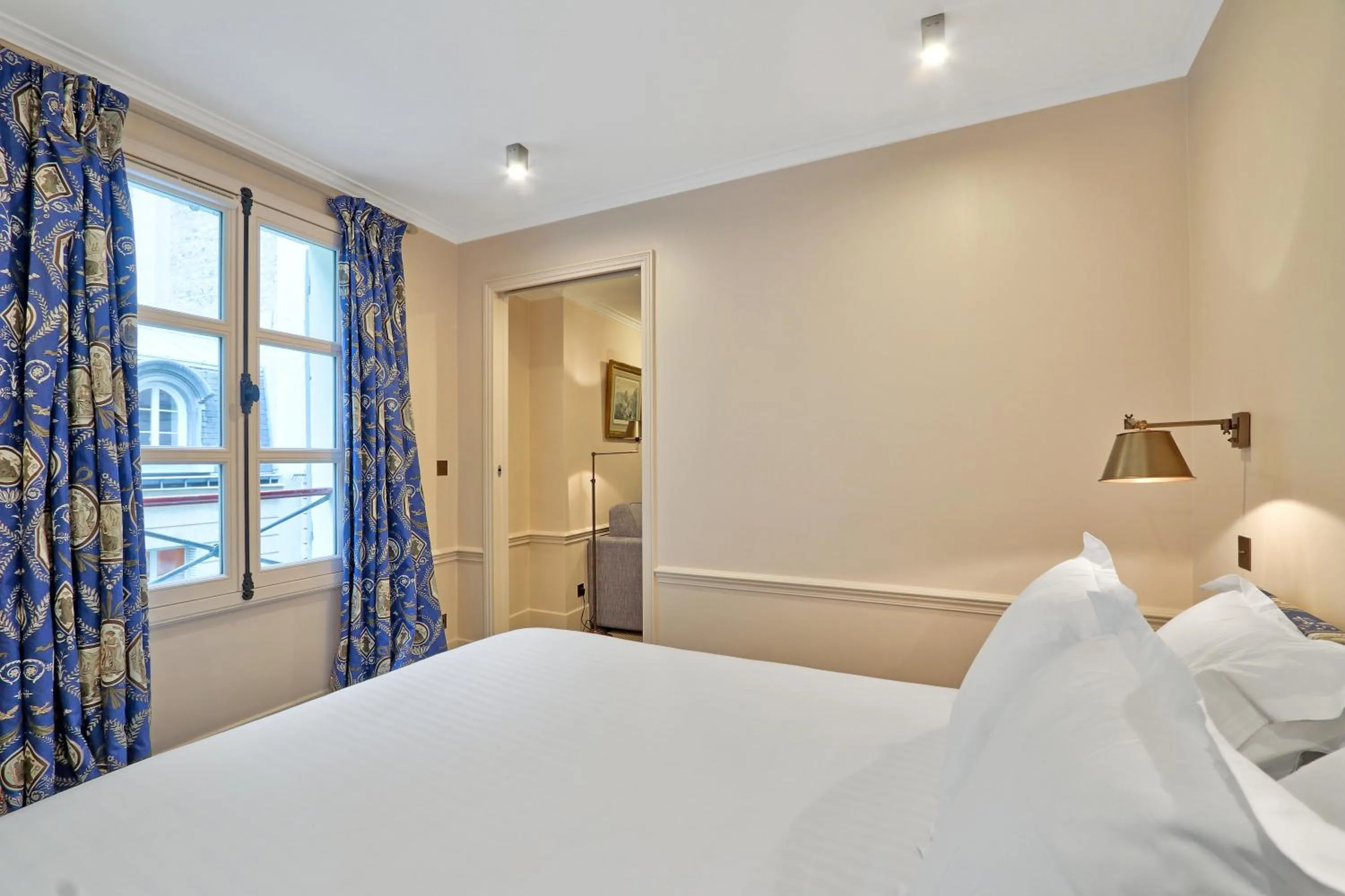 Bedroom, Bed in Pick A Flat's Apartments in Saint Germain - Paul-Louis Courier