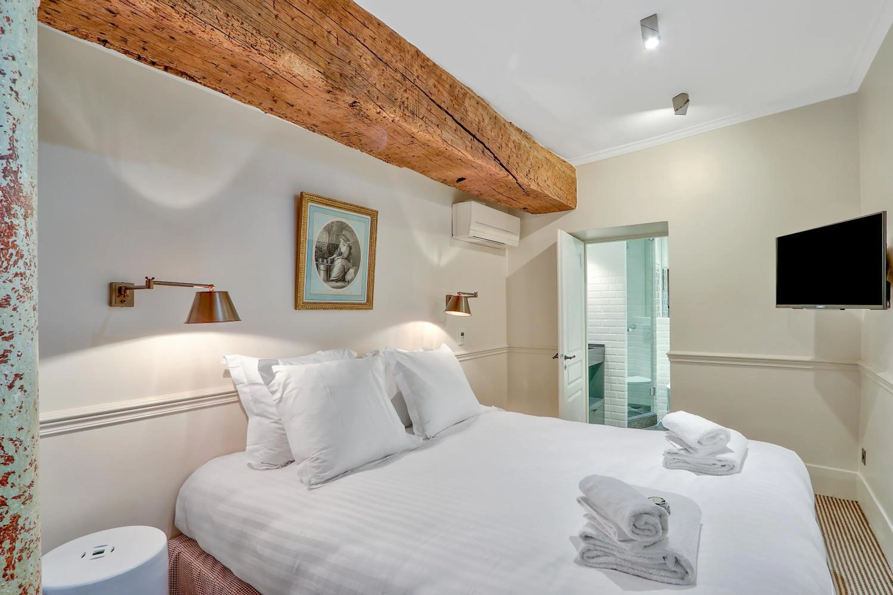Bedroom, Bed in Pick A Flat's Apartments in Saint Germain - Paul-Louis Courier