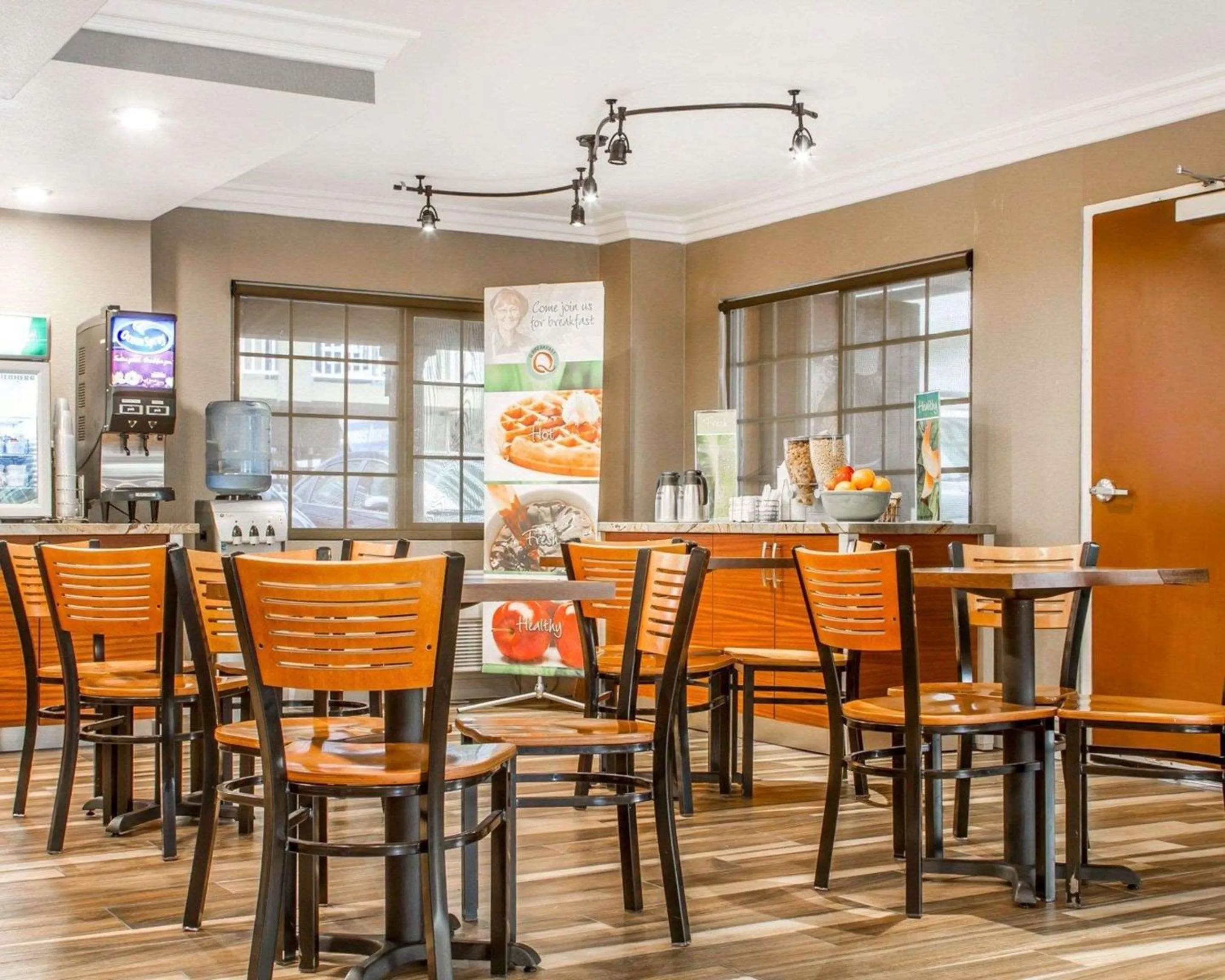 Breakfast in Quality Inn Sacramento Convention Center